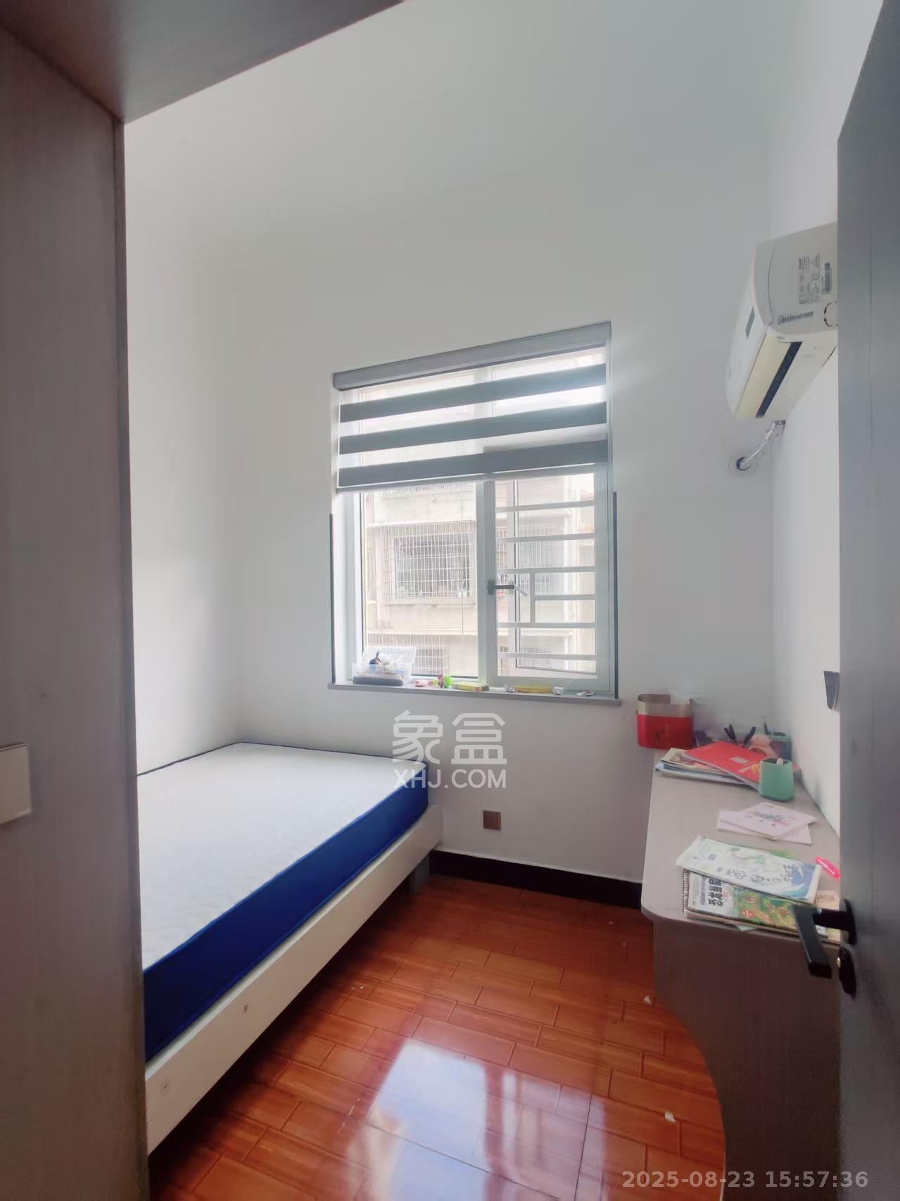 青山家园  3室2厅1卫   1400.00元/月室内图