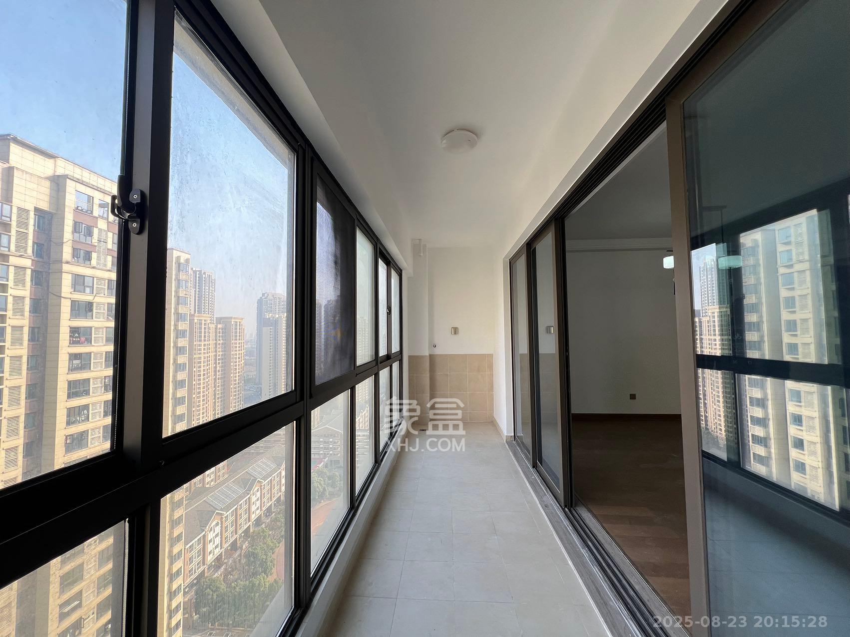 阳光城尚东湾蓝莓苑  4室2厅2卫    3000.0元/月 阳光城尚东湾蓝莓苑  4室2厅2卫    3000.0元/月室内图