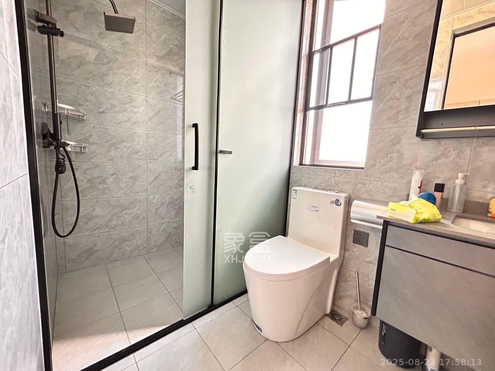 旭辉雨金广场  4室2厅2卫    2800.0元/月 旭辉雨金广场  4室2厅2卫    2800.0元/月室内图