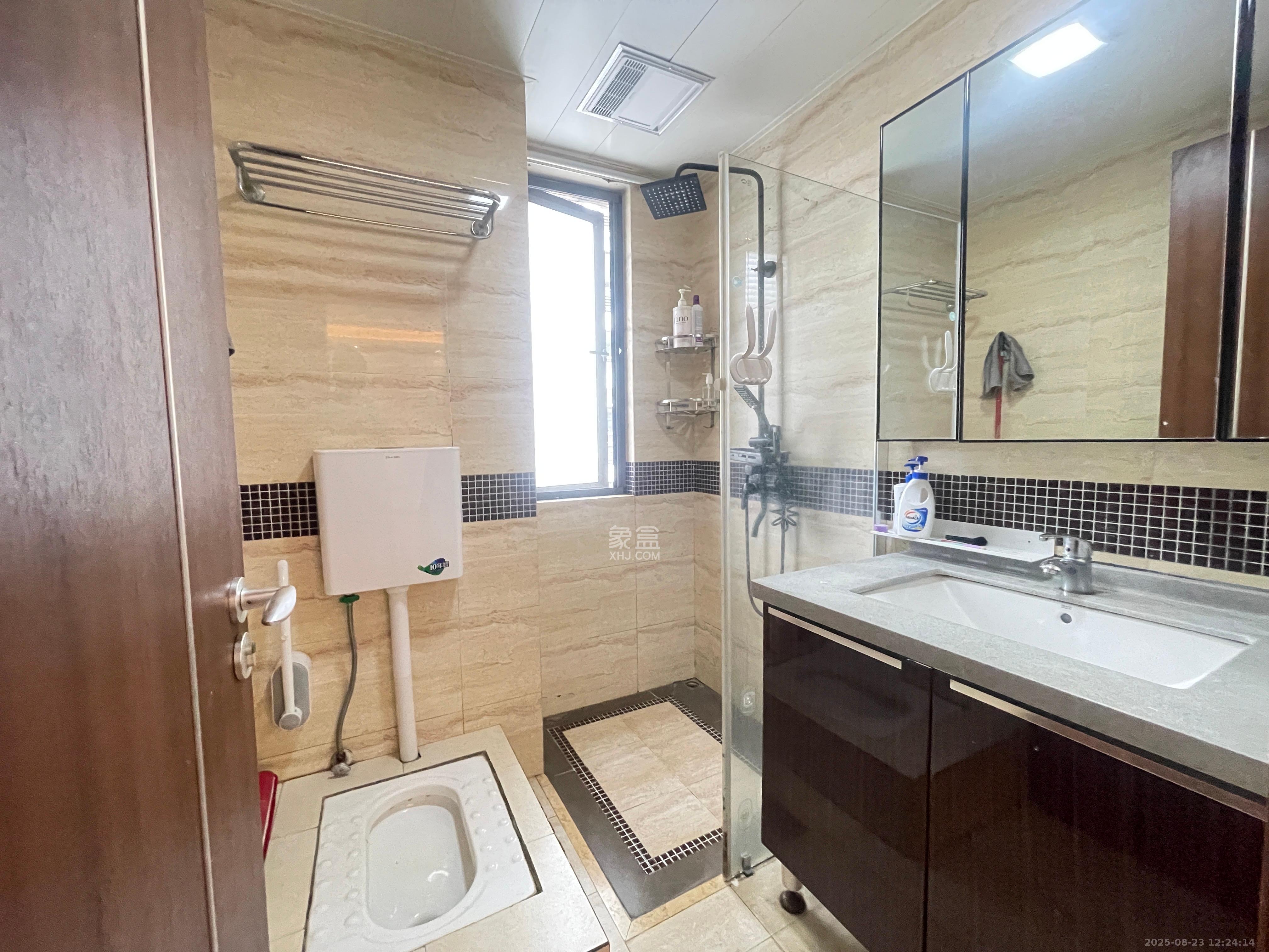 万科城  3室2厅1卫    2500.0元/月 万科城  3室2厅1卫    2500.0元/月室内图