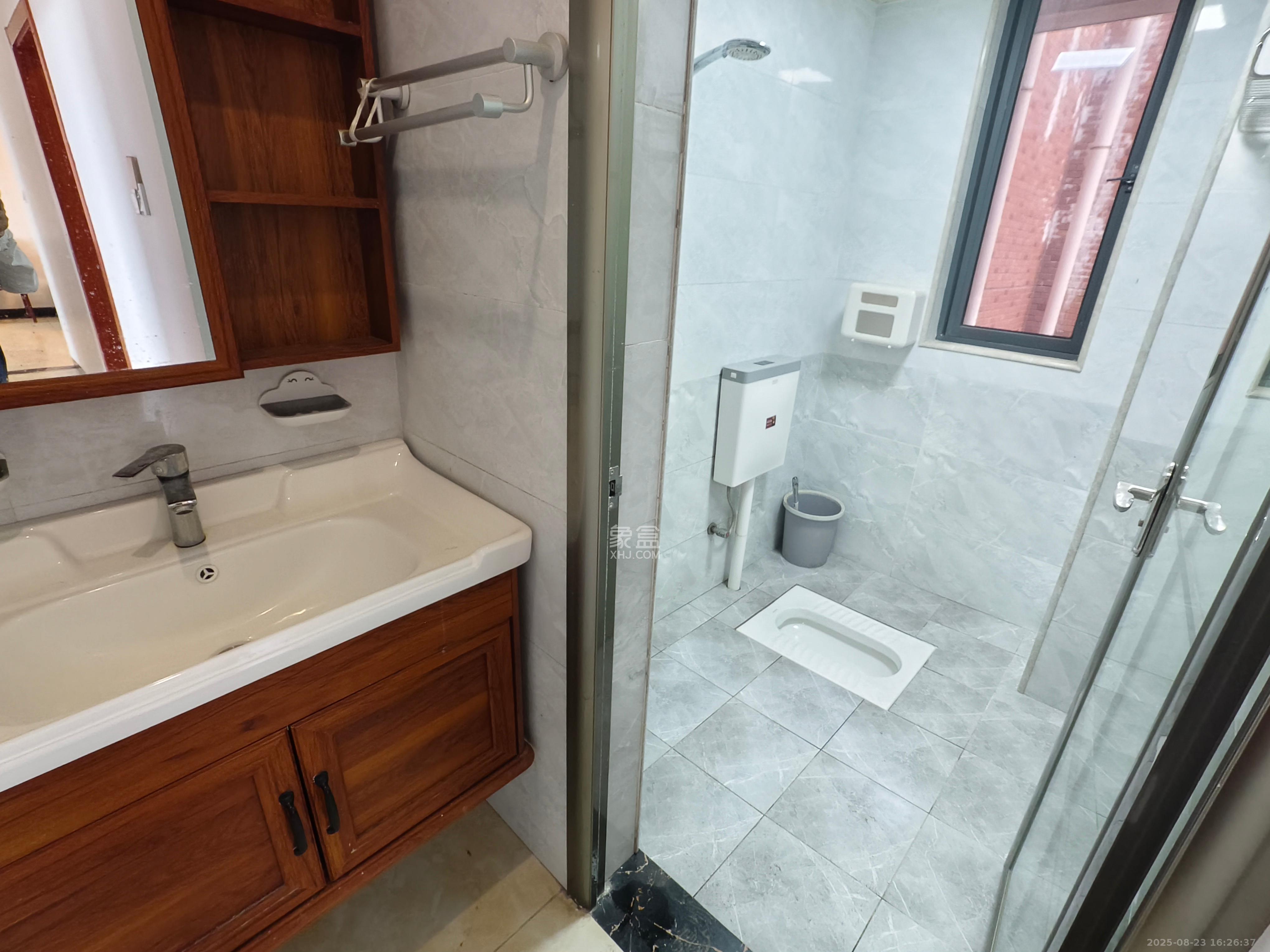 东业上城嘉苑(晟悦国际)  3室2厅1卫    1800.0元/月 东业上城嘉苑(晟悦国际)  3室2厅1卫    1800.0元/月室内图