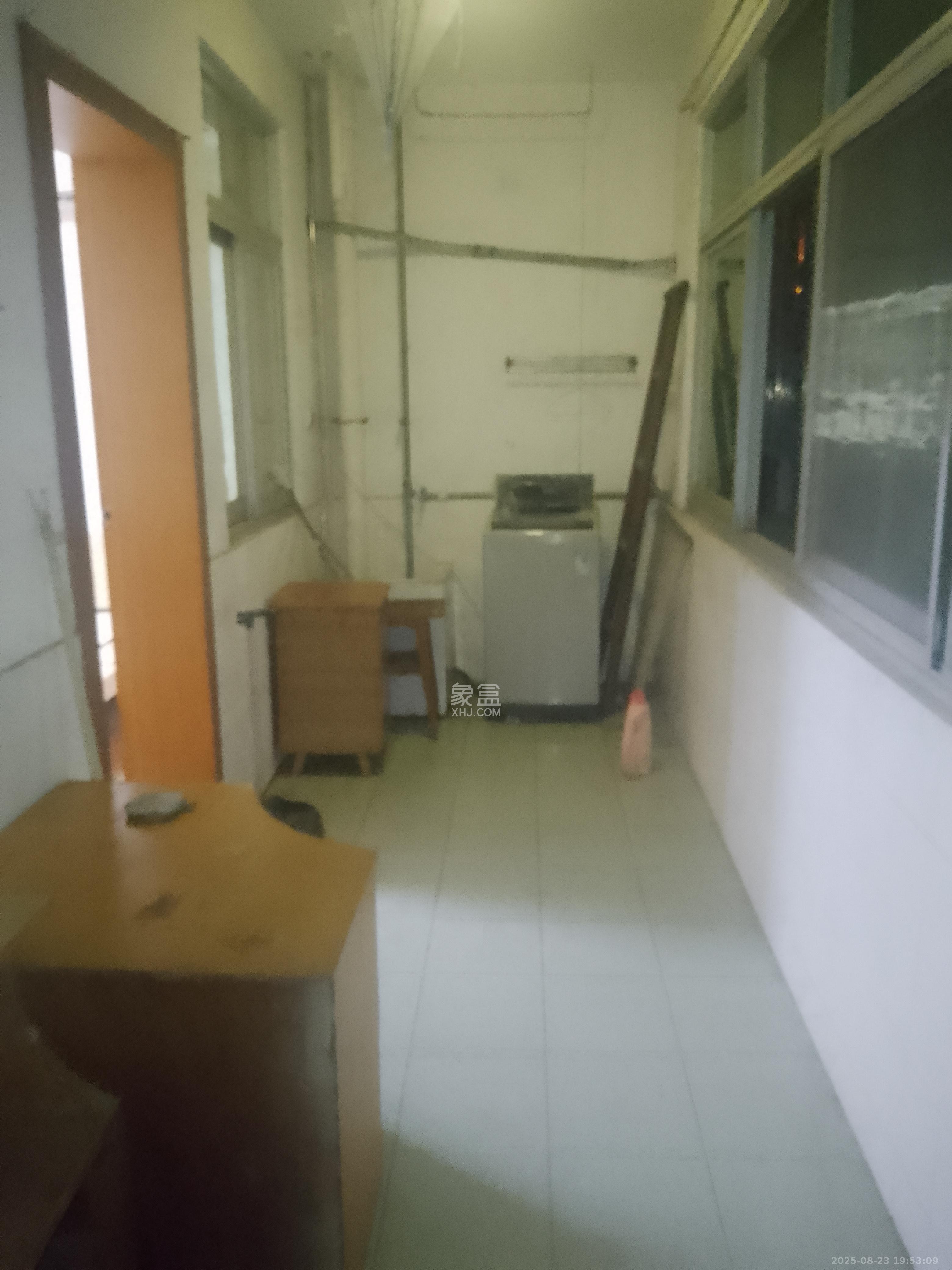 轻化公司宿舍向东南6号(产权南湖路46号) 3室2厅2卫 2000.0元/月 轻化公司宿舍向东南6号(产权南湖路46号) 3室2厅2卫 2000.0元/月室内图