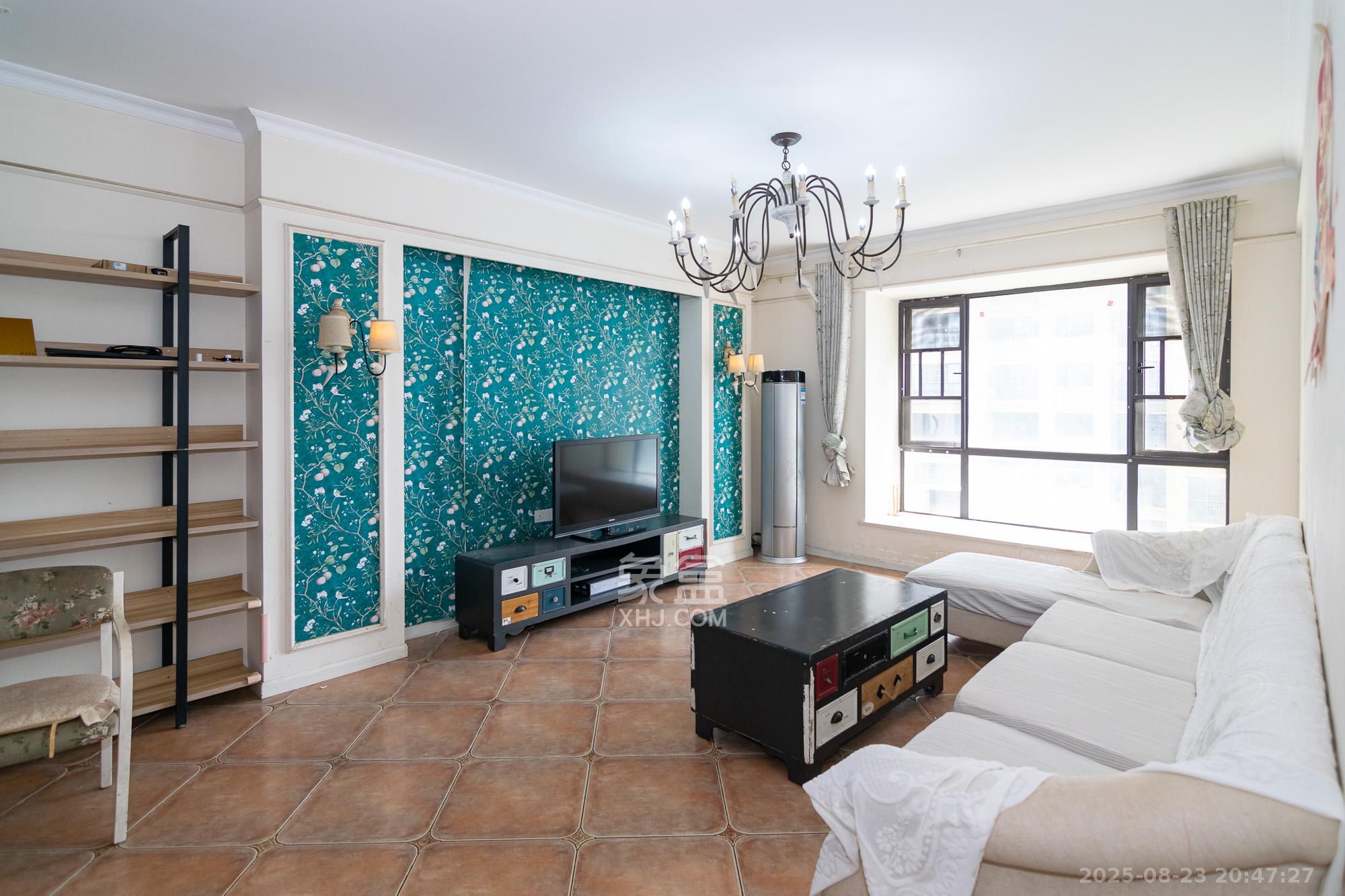 湖南报业文化城(米地亚家园) 4室2厅2卫 69.0万 湖南报业文化城(米地亚家园) 4室2厅2卫 69.0万客厅