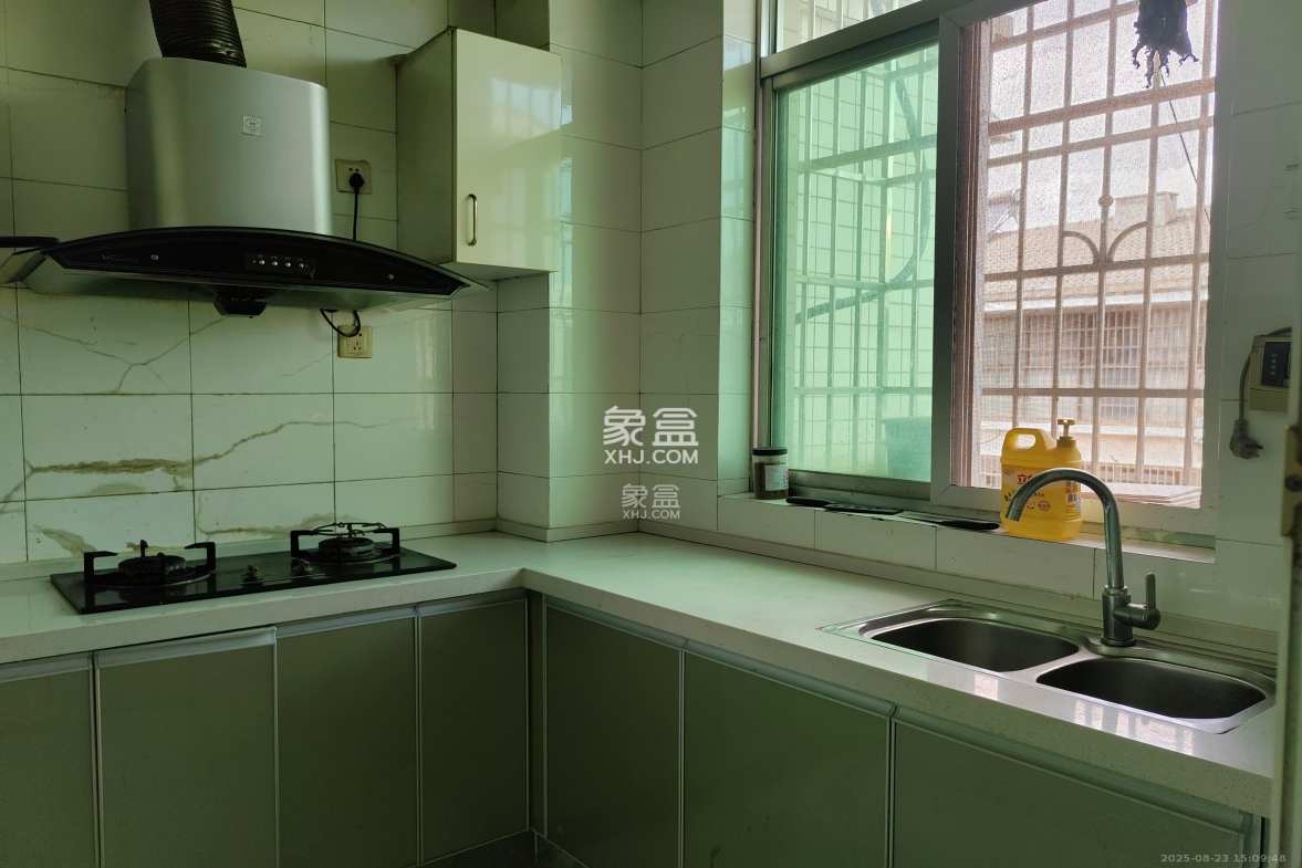 四季如春酒店(原名鑫元大酒店) 3室2厅1卫 1200.0元/月 四季如春酒店(原名鑫元大酒店) 3室2厅1卫 1200.0元/月室内图