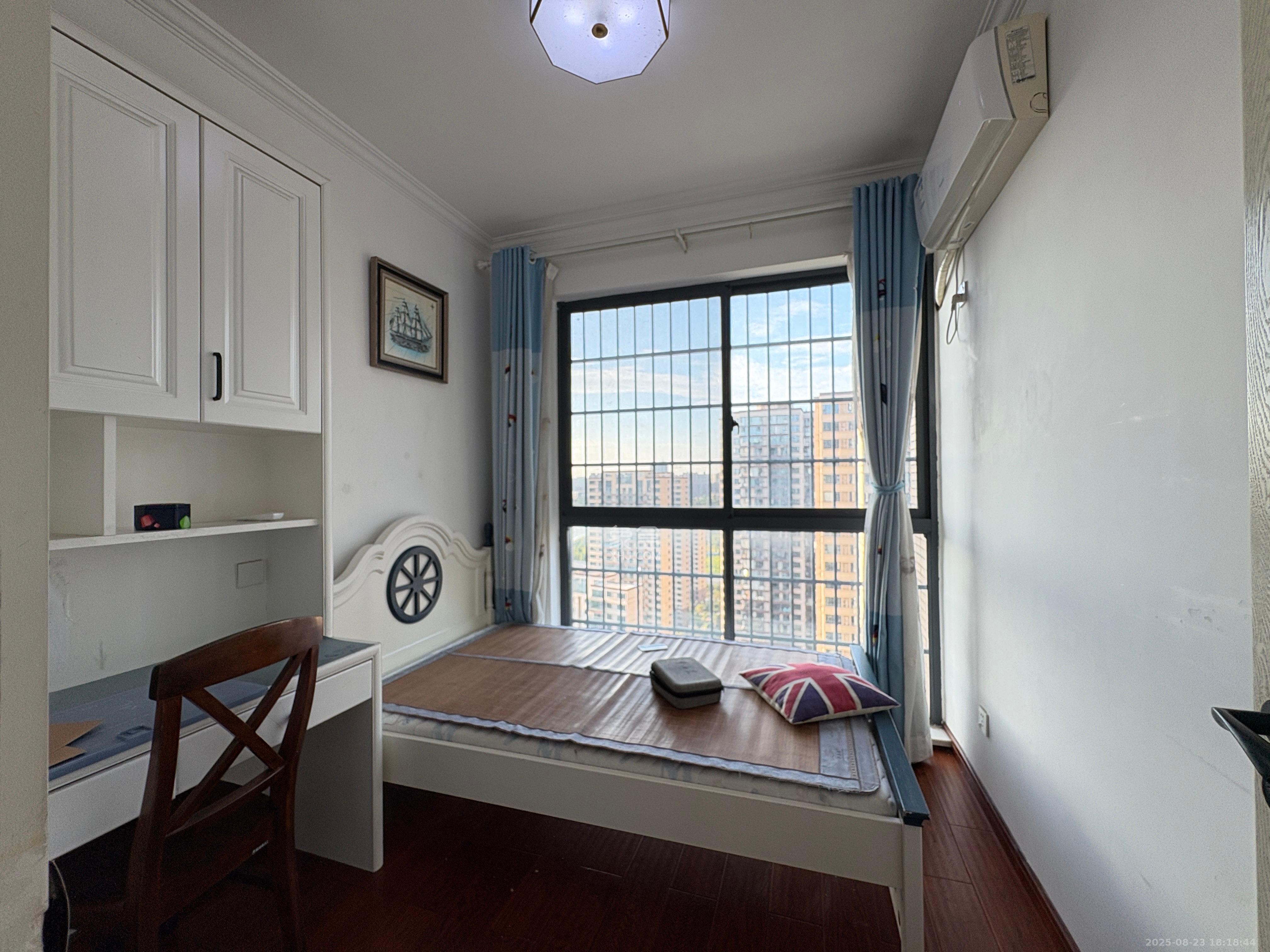 辉煌国际城二期  3室2厅2卫    3600.0元/月室内图