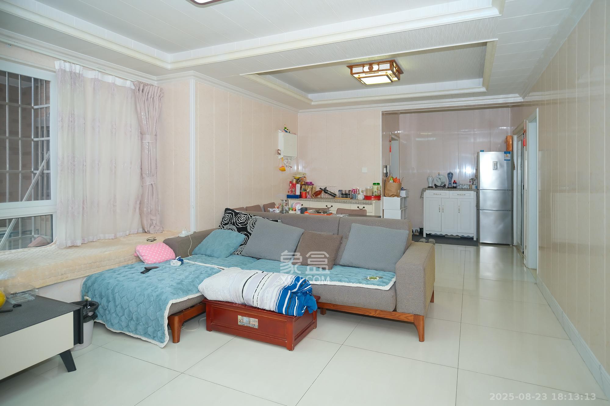 山水湾  3室2厅1卫    72.0万客厅