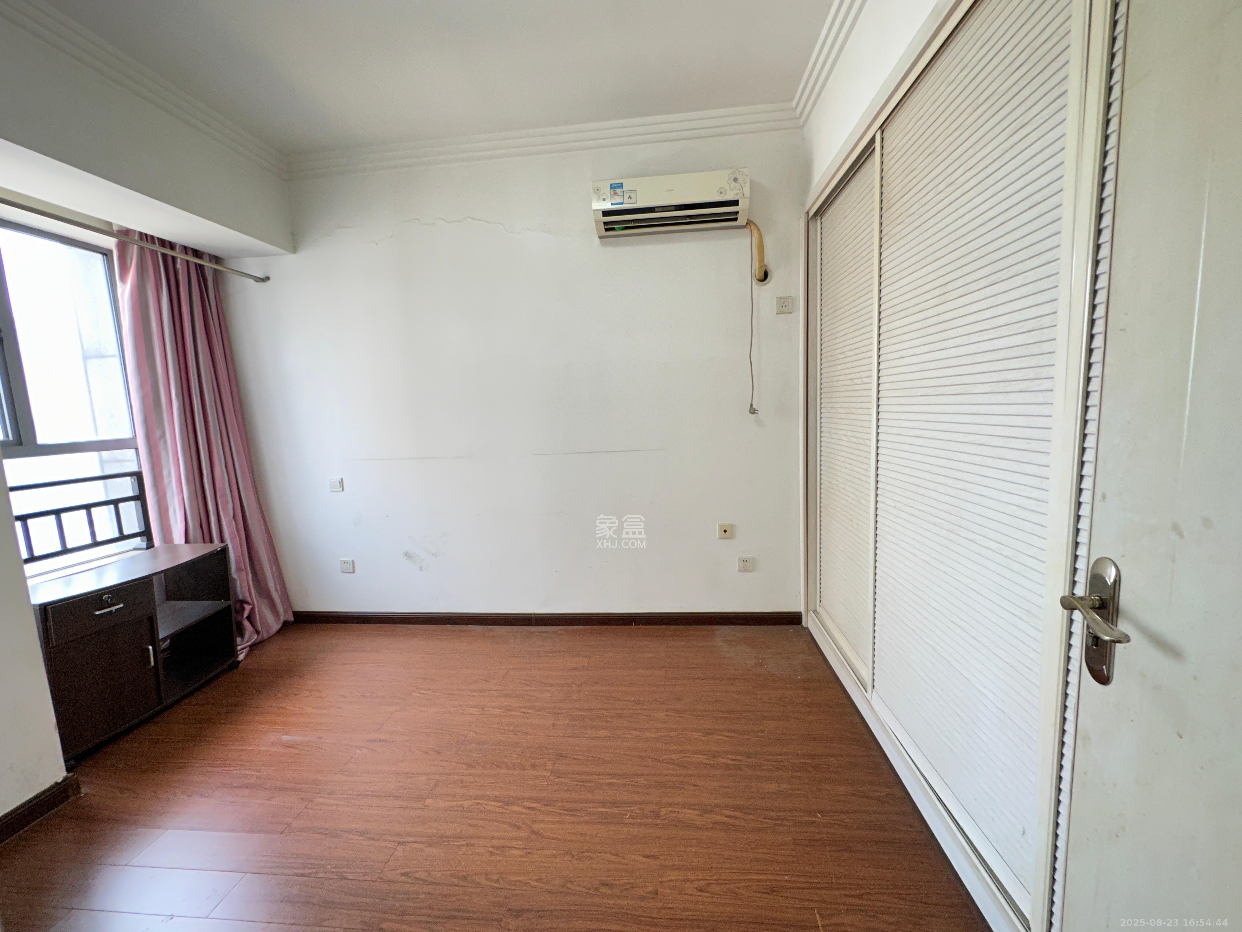 西子一间  2室1厅1卫    2200.0元/月室内图