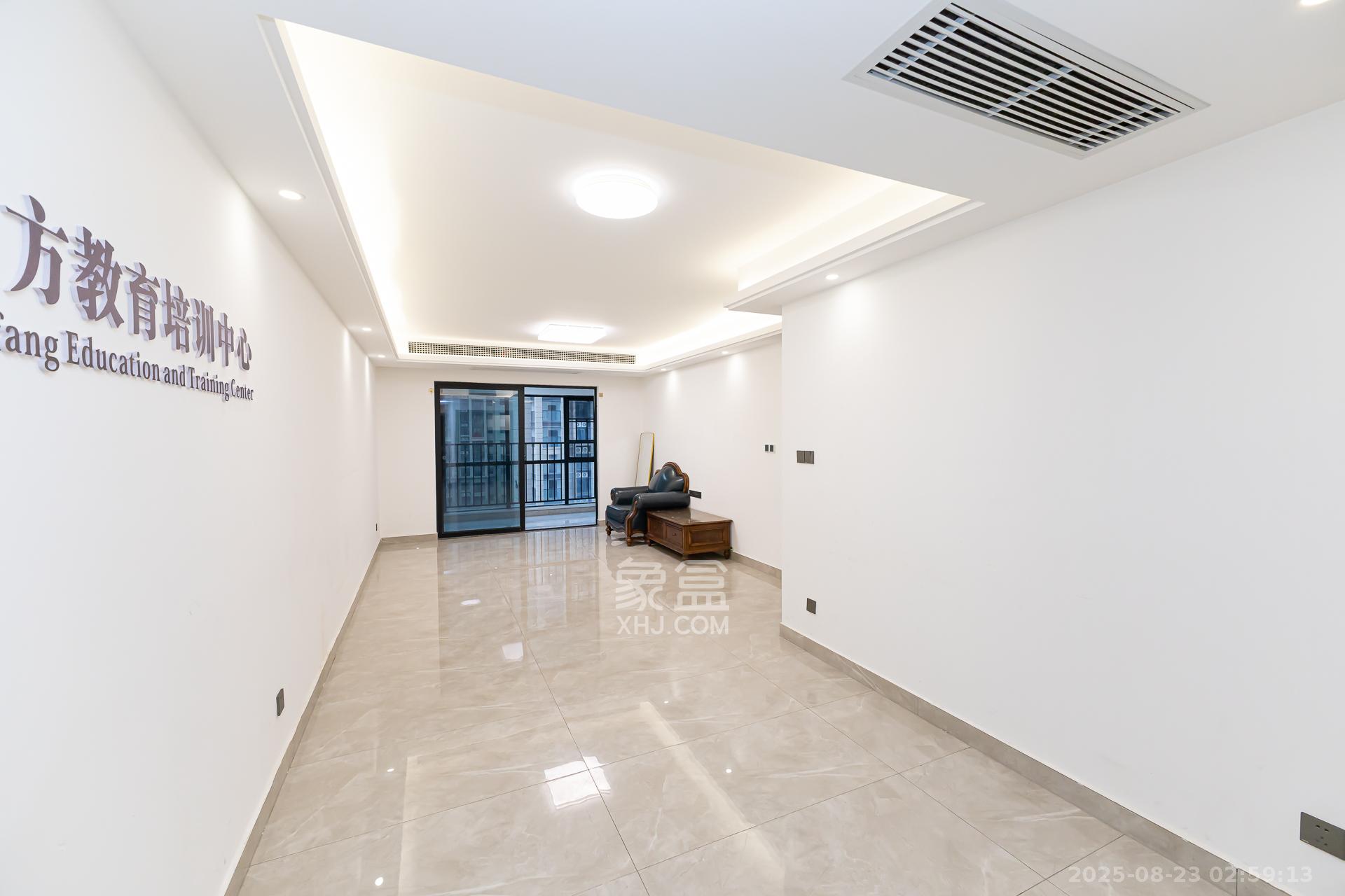 金富湘江悦城  4室2厅2卫    128.0万 金富湘江悦城  4室2厅2卫    128.0万客厅