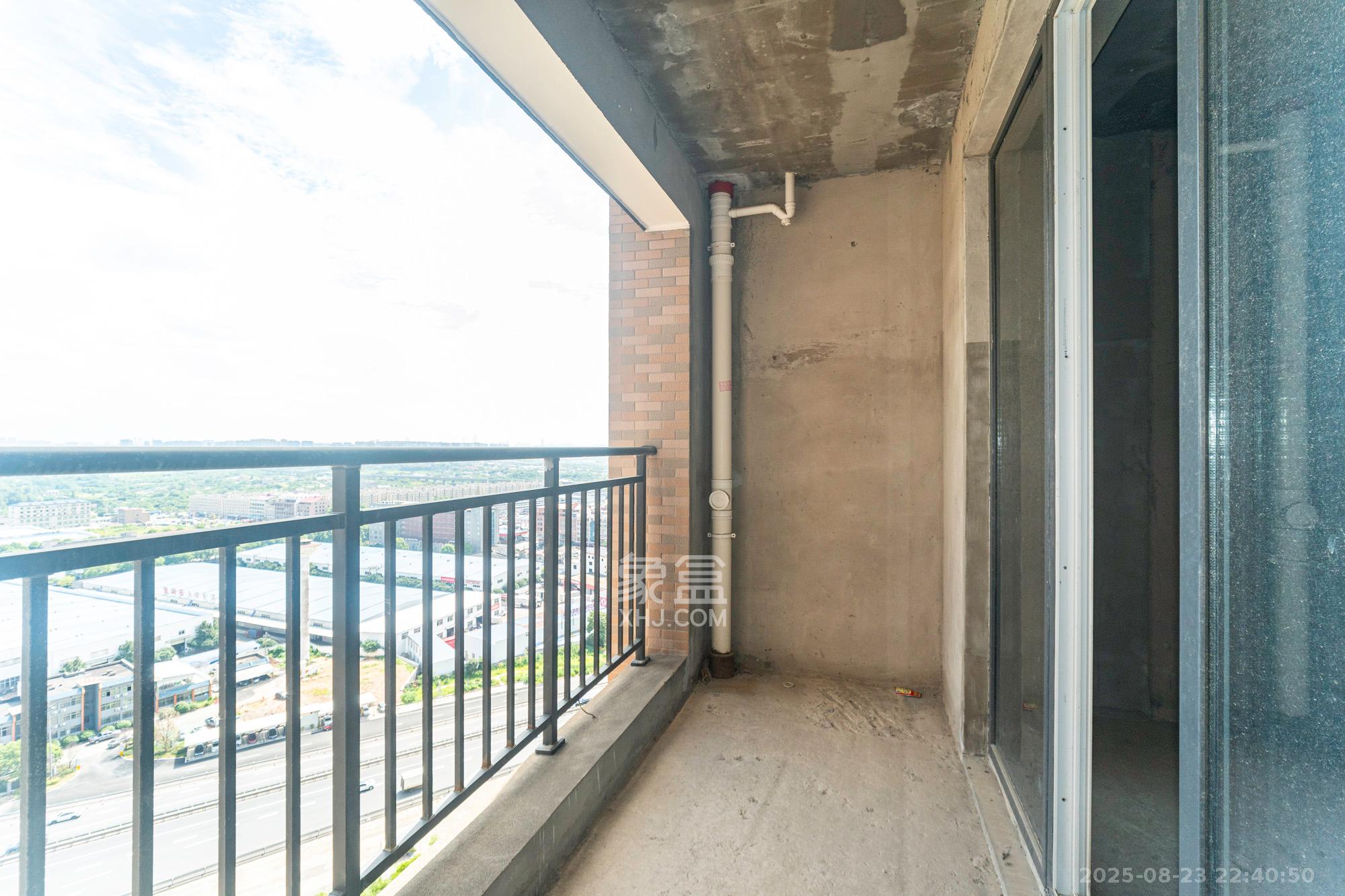 中安善化国际 3室2厅2卫 59.8万 中安善化国际 3室2厅2卫 59.8万阳台