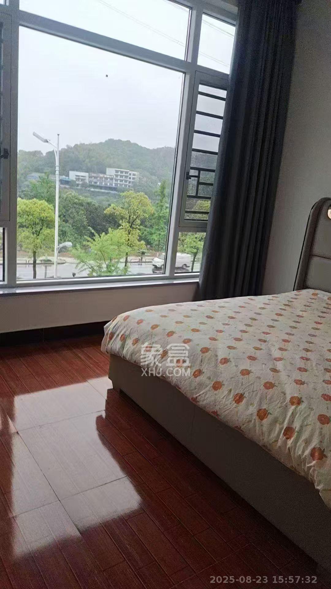 青山家园 3室2厅1卫 1400.0元/月 青山家园 3室2厅1卫 1400.0元/月室内图