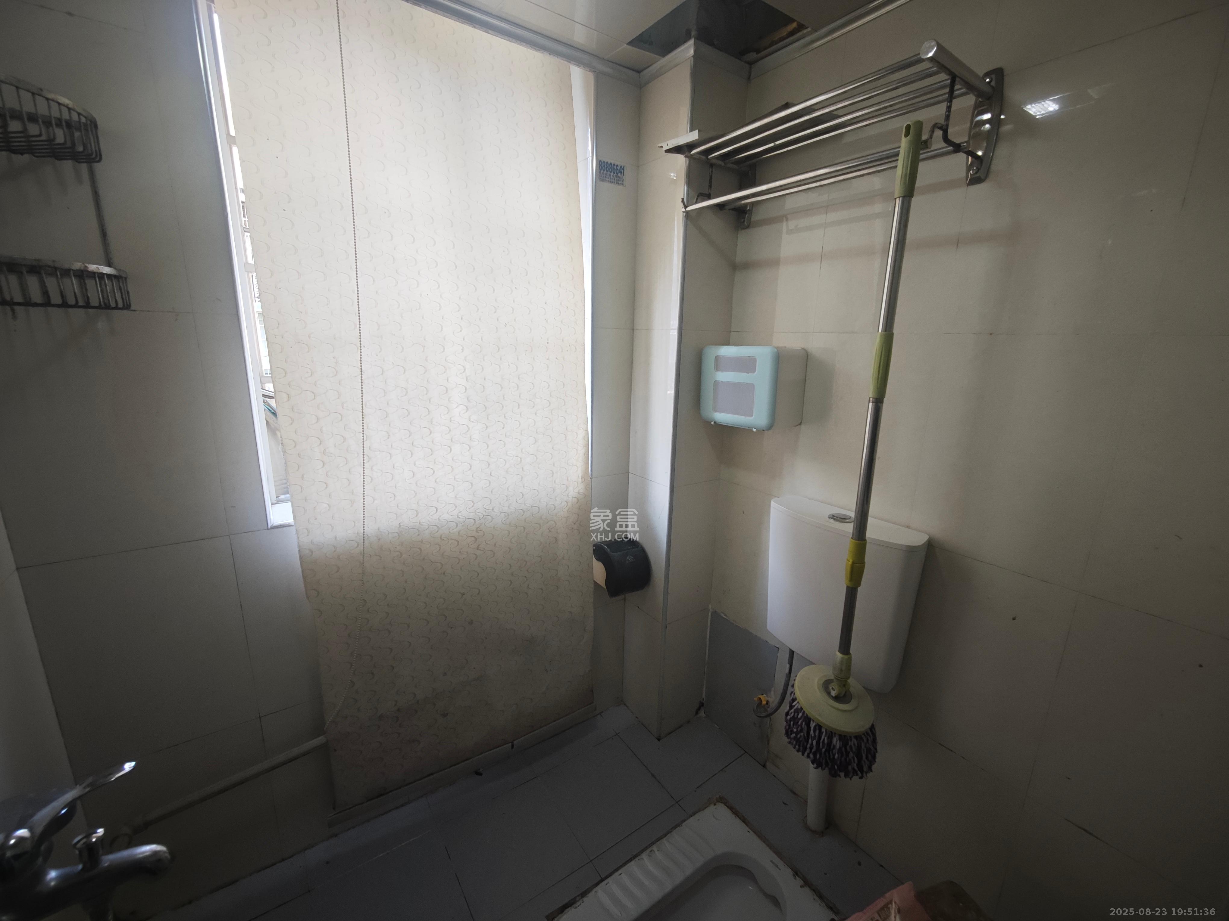 红叶山庄  3室2厅2卫    2500.0元/月 红叶山庄  3室2厅2卫    2500.0元/月室内图