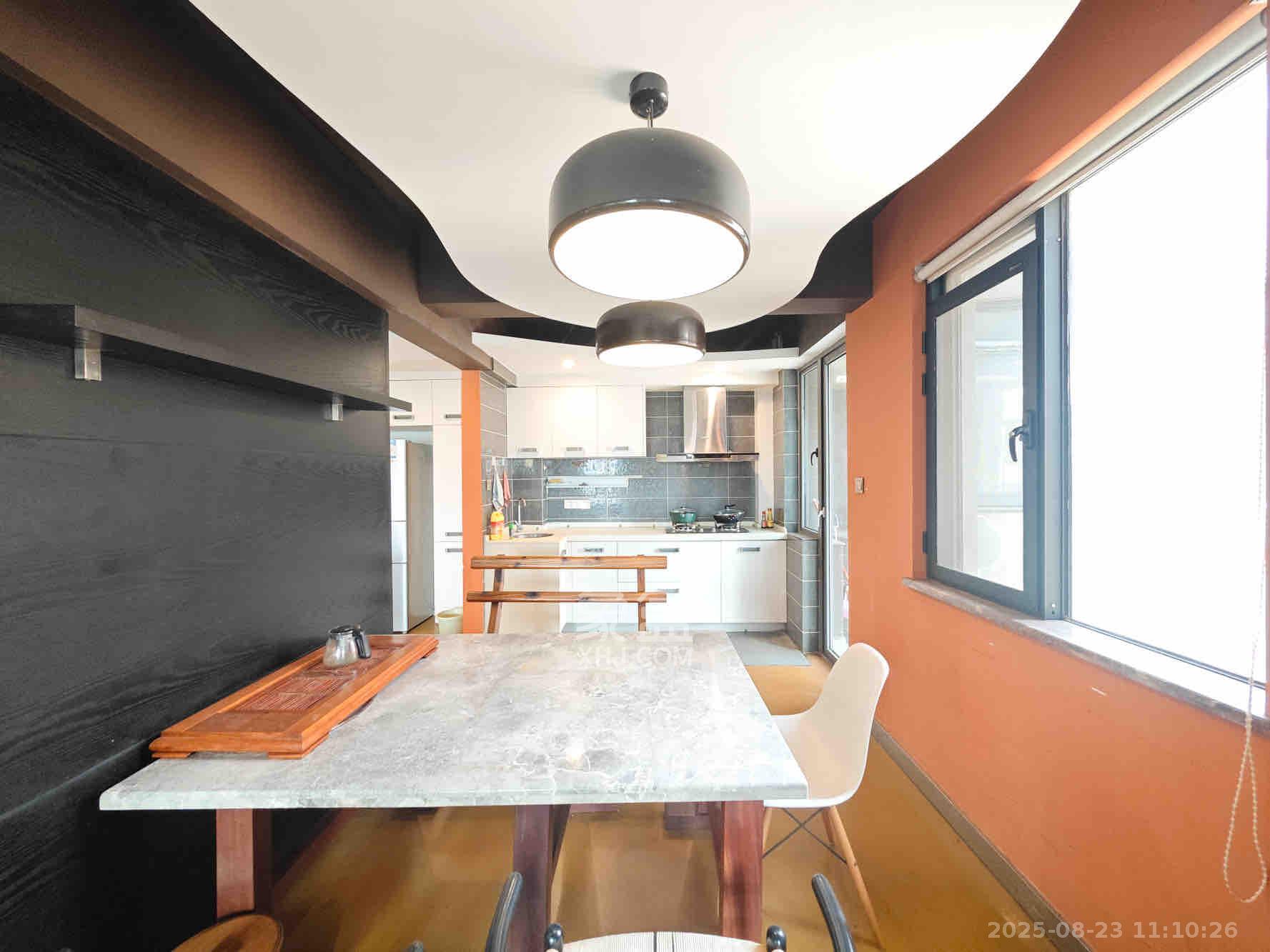 湘府东苑  3室2厅2卫    111.0万客厅