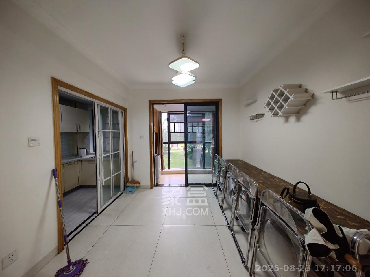 卢浮原著  3室2厅2卫    2200.0元/月 卢浮原著  3室2厅2卫    2200.0元/月室内图