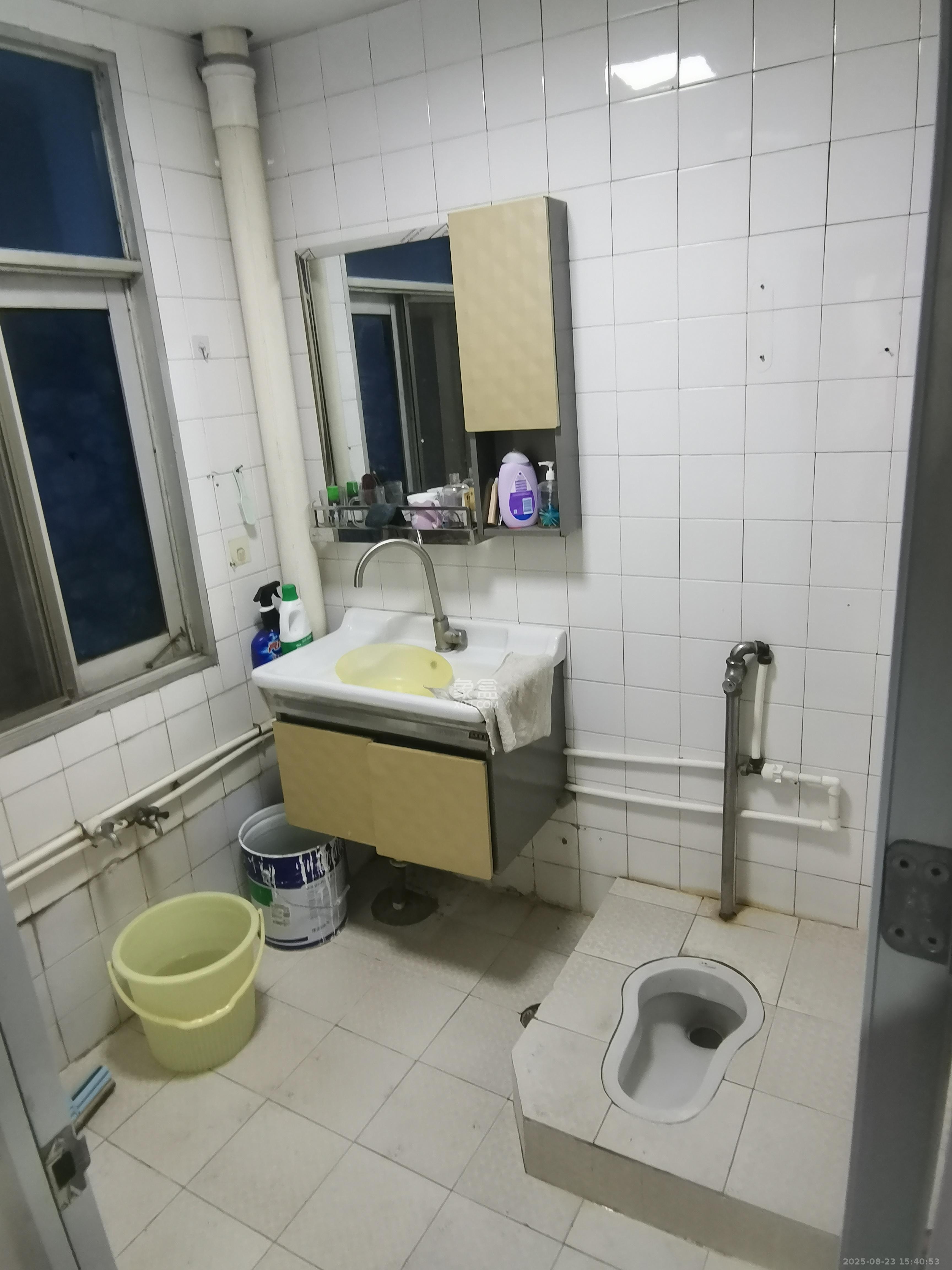 陈家湖小区  3室1厅1卫    2400.0元/月 陈家湖小区  3室1厅1卫    2400.0元/月室内图