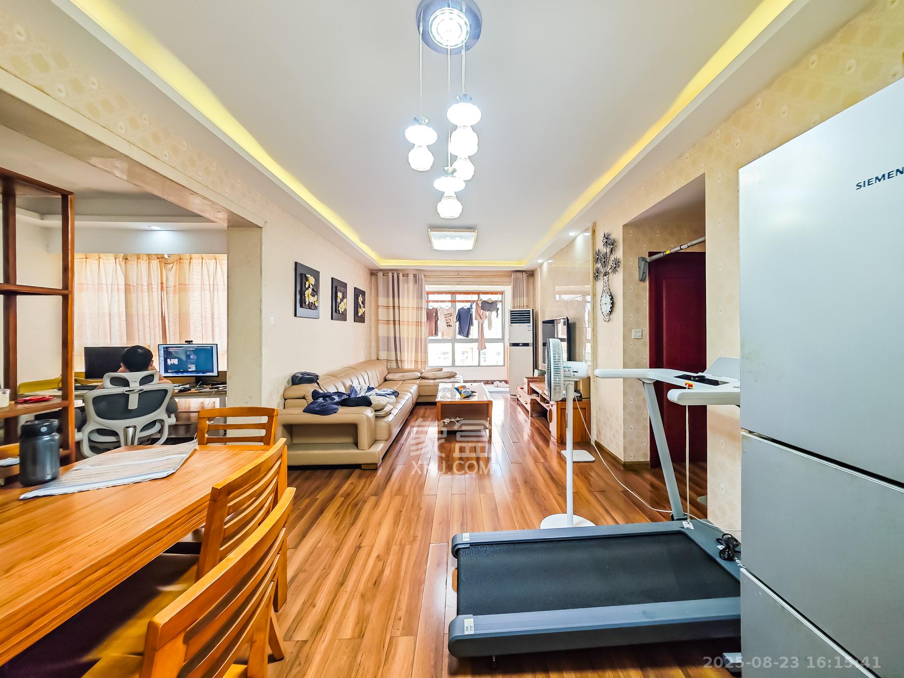 钱隆世家  3室2厅1卫    58.0万 钱隆世家  3室2厅1卫    58.0万客厅