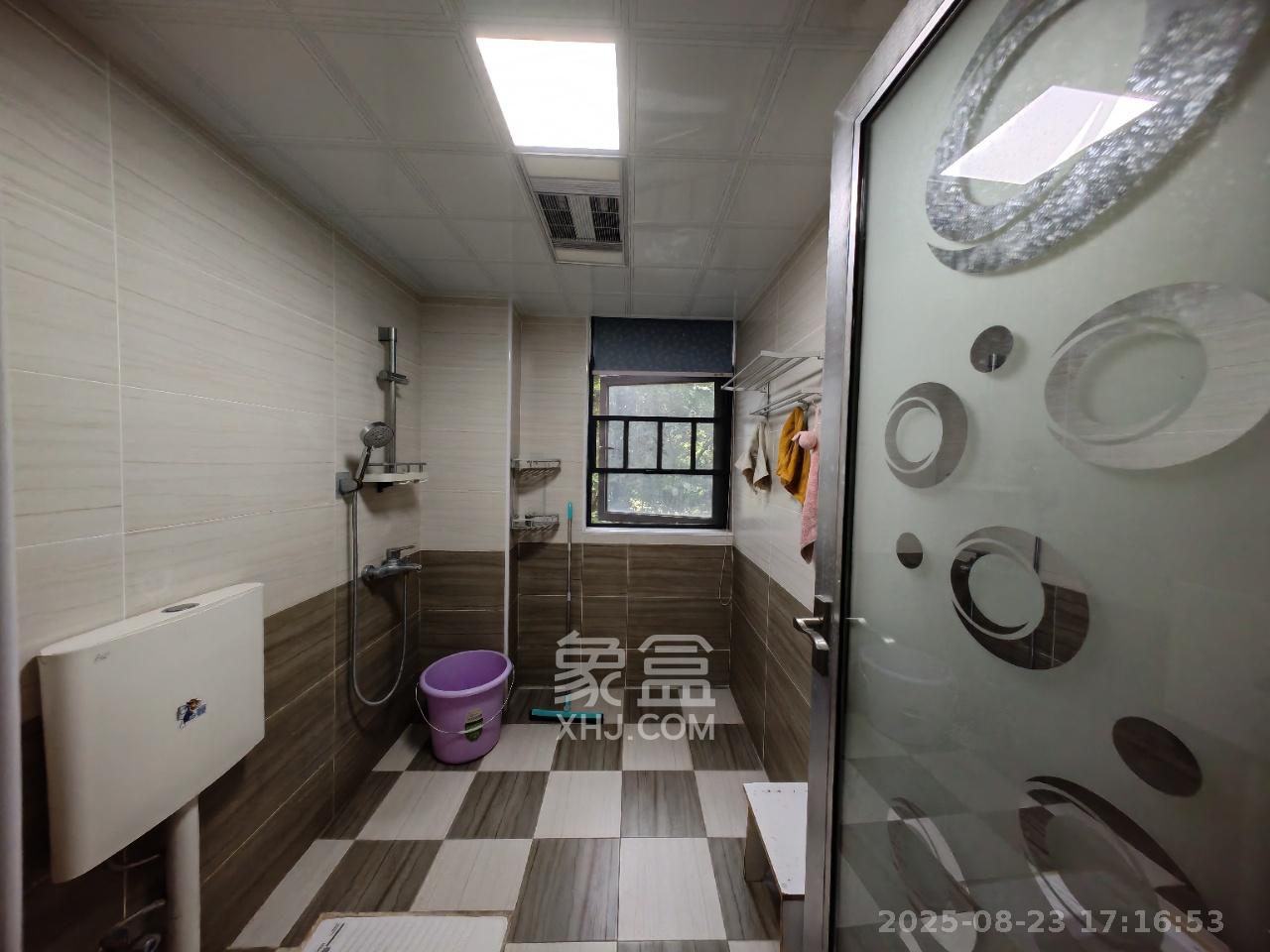 卢浮原著  3室2厅2卫    2200.0元/月 卢浮原著  3室2厅2卫    2200.0元/月室内图