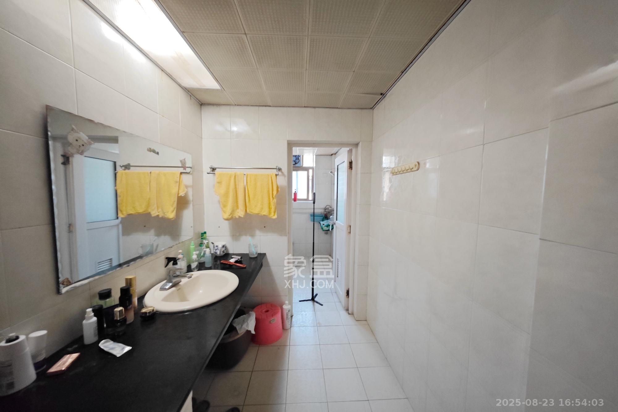 地税五分局小区  3室2厅2卫    122.0万其他