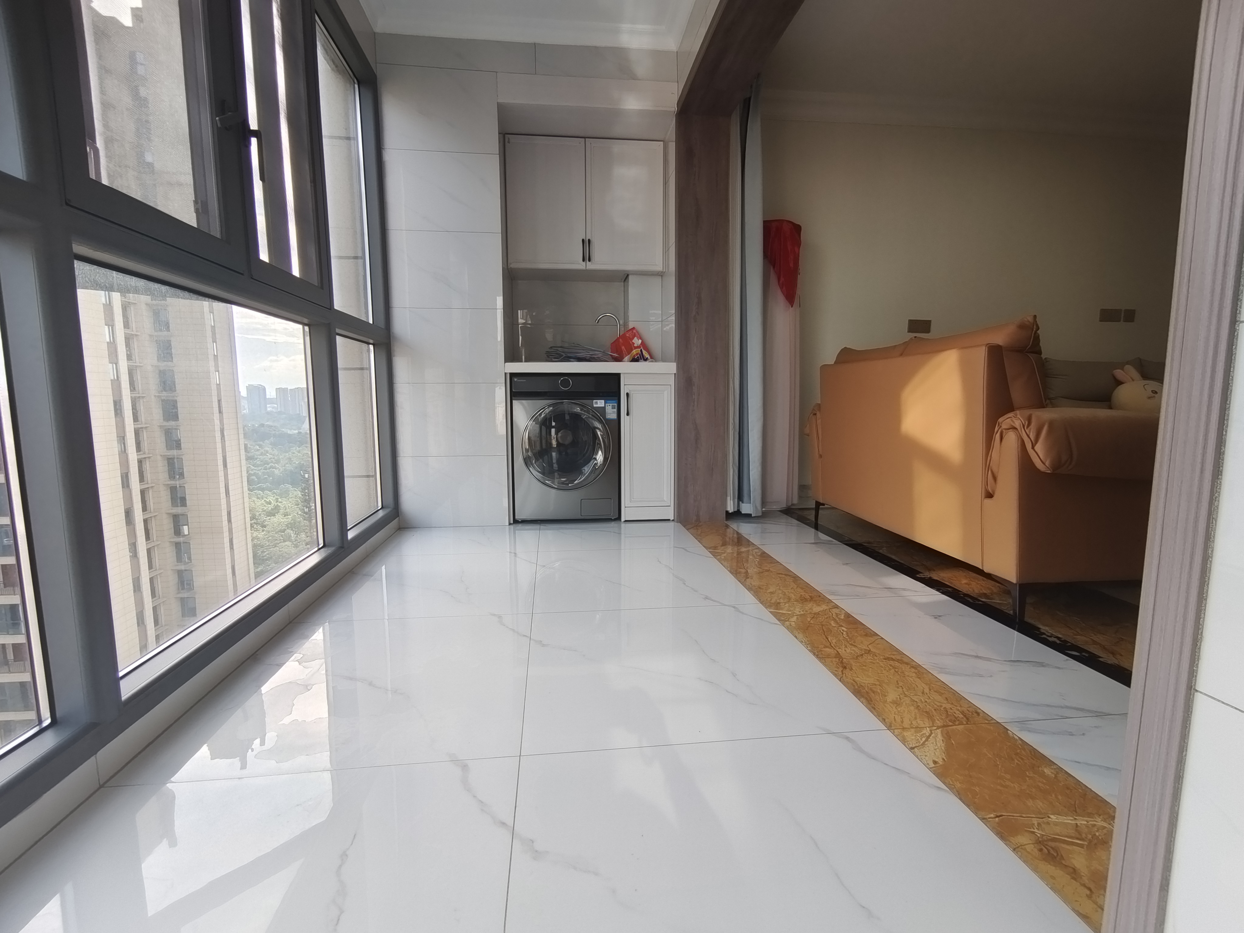 碧桂园梓山府 3室2厅2卫 2000.0元/月 碧桂园梓山府 3室2厅2卫 2000.0元/月室内图