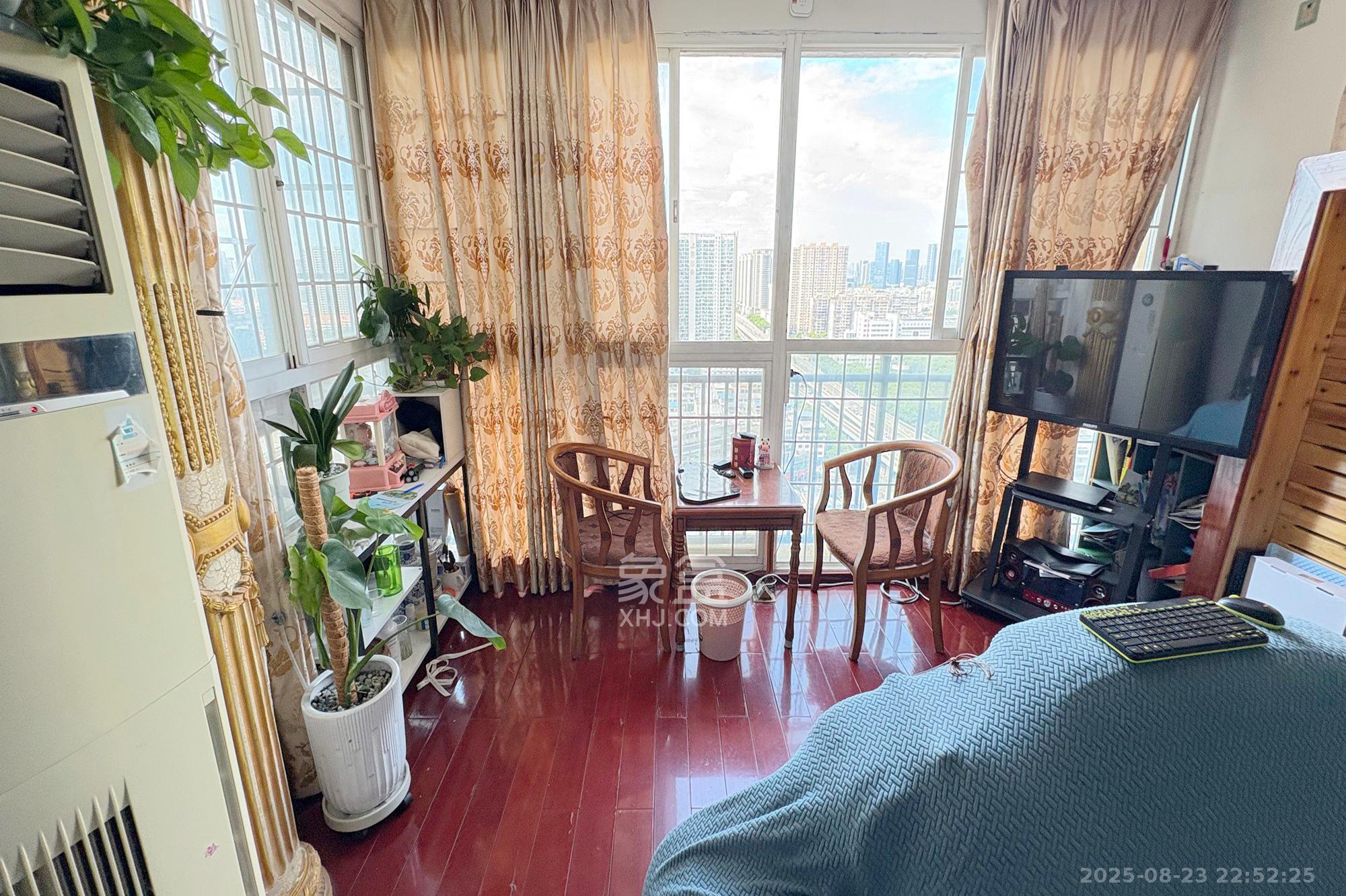 星典时代 4室2厅2卫 98.0万 星典时代 4室2厅2卫 98.0万阳台