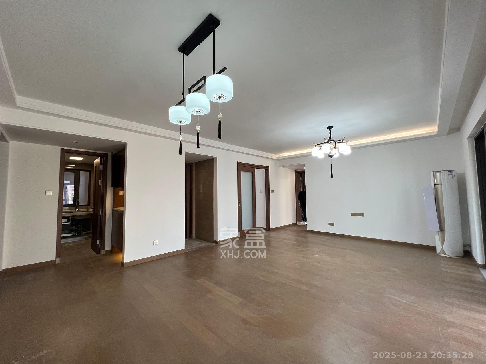 阳光城尚东湾蓝莓苑  4室2厅2卫    3000.0元/月 阳光城尚东湾蓝莓苑  4室2厅2卫    3000.0元/月室内图