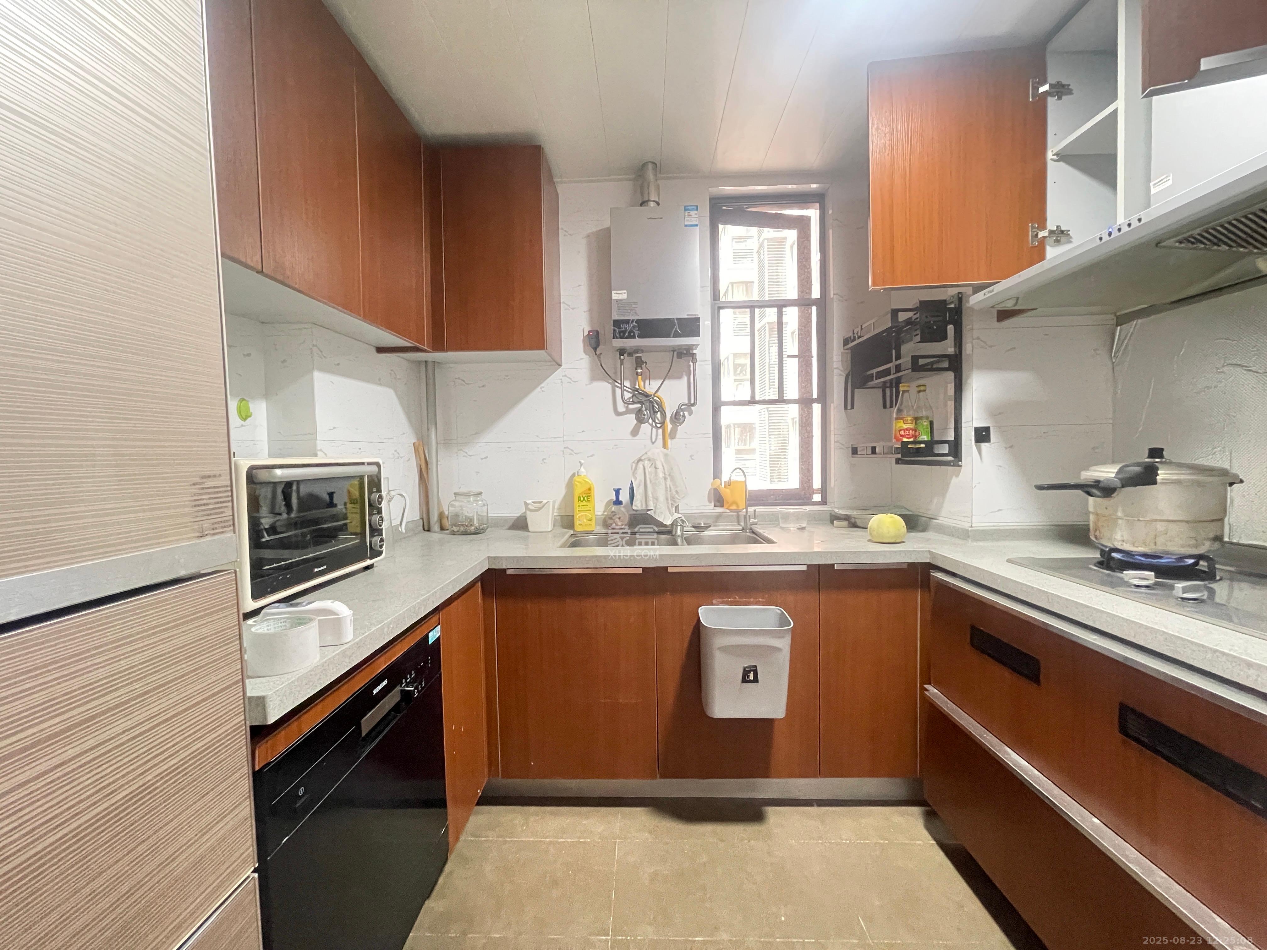 万科城  3室2厅1卫    2500.0元/月 万科城  3室2厅1卫    2500.0元/月室内图