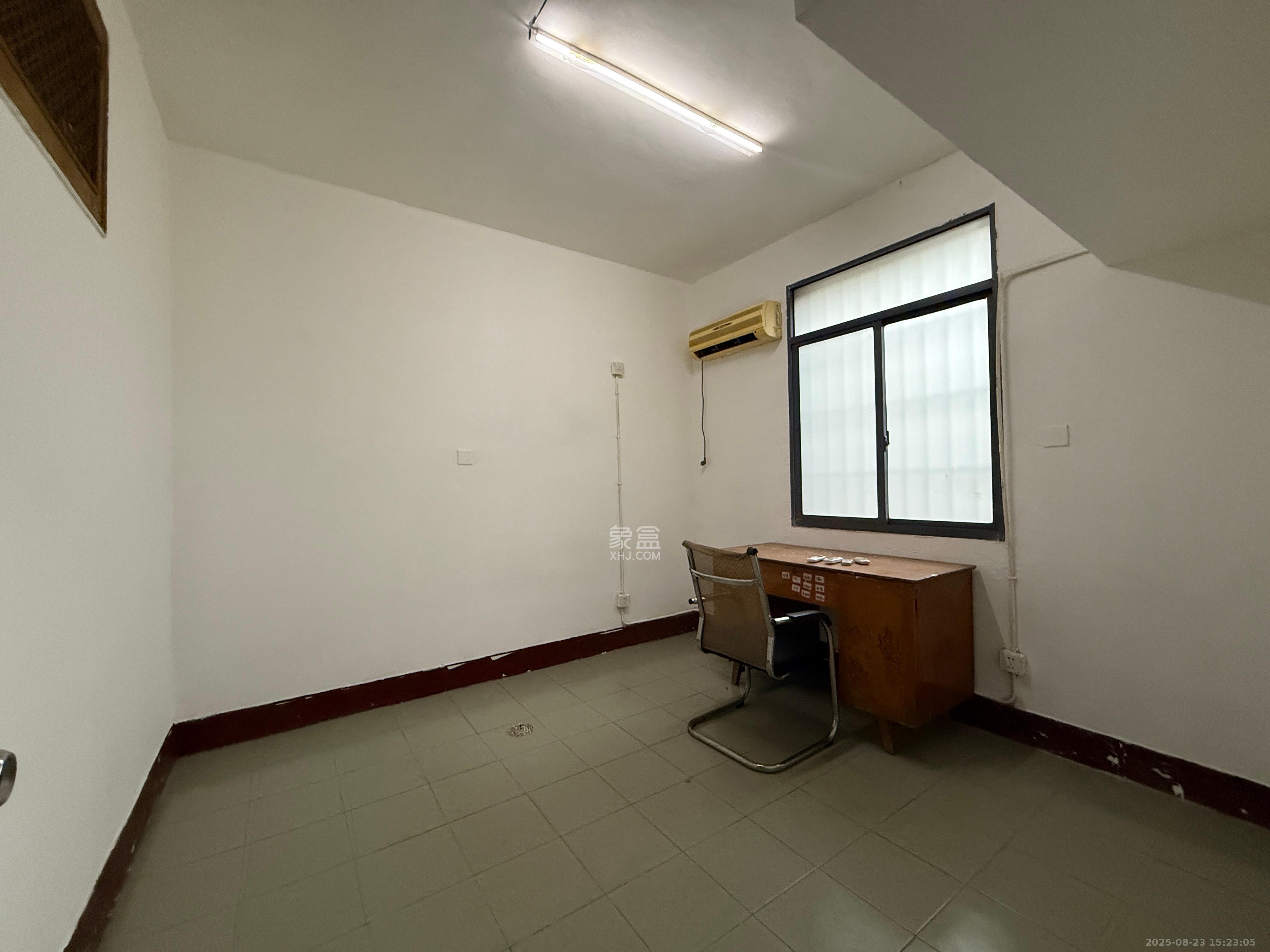 东二环黄兴医院宿舍（长峰医院宿舍、湘城医院）  3室1厅1卫    1800.0元/月室内图