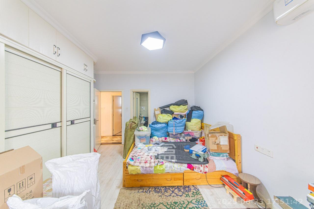 鑫远和城(一、二期) 5室2厅1卫 2600.0元/月 鑫远和城(一、二期) 5室2厅1卫 2600.0元/月室内图