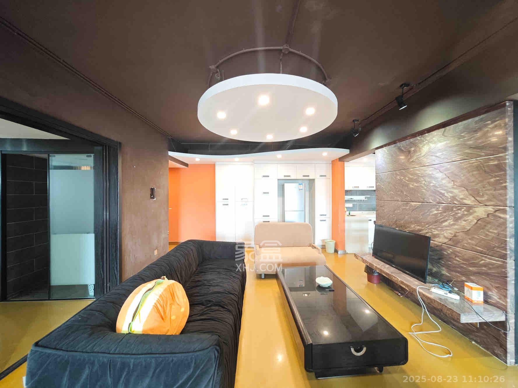 湘府东苑  3室2厅2卫    111.0万客厅