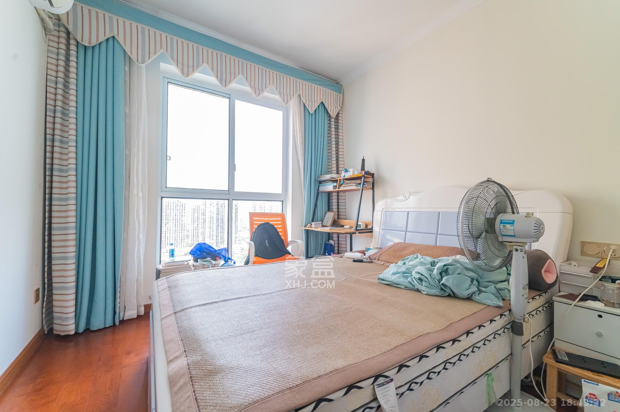 MOMA当代广场  4室2厅1卫    75.88万 MOMA当代广场  4室2厅1卫    75.88万卧室