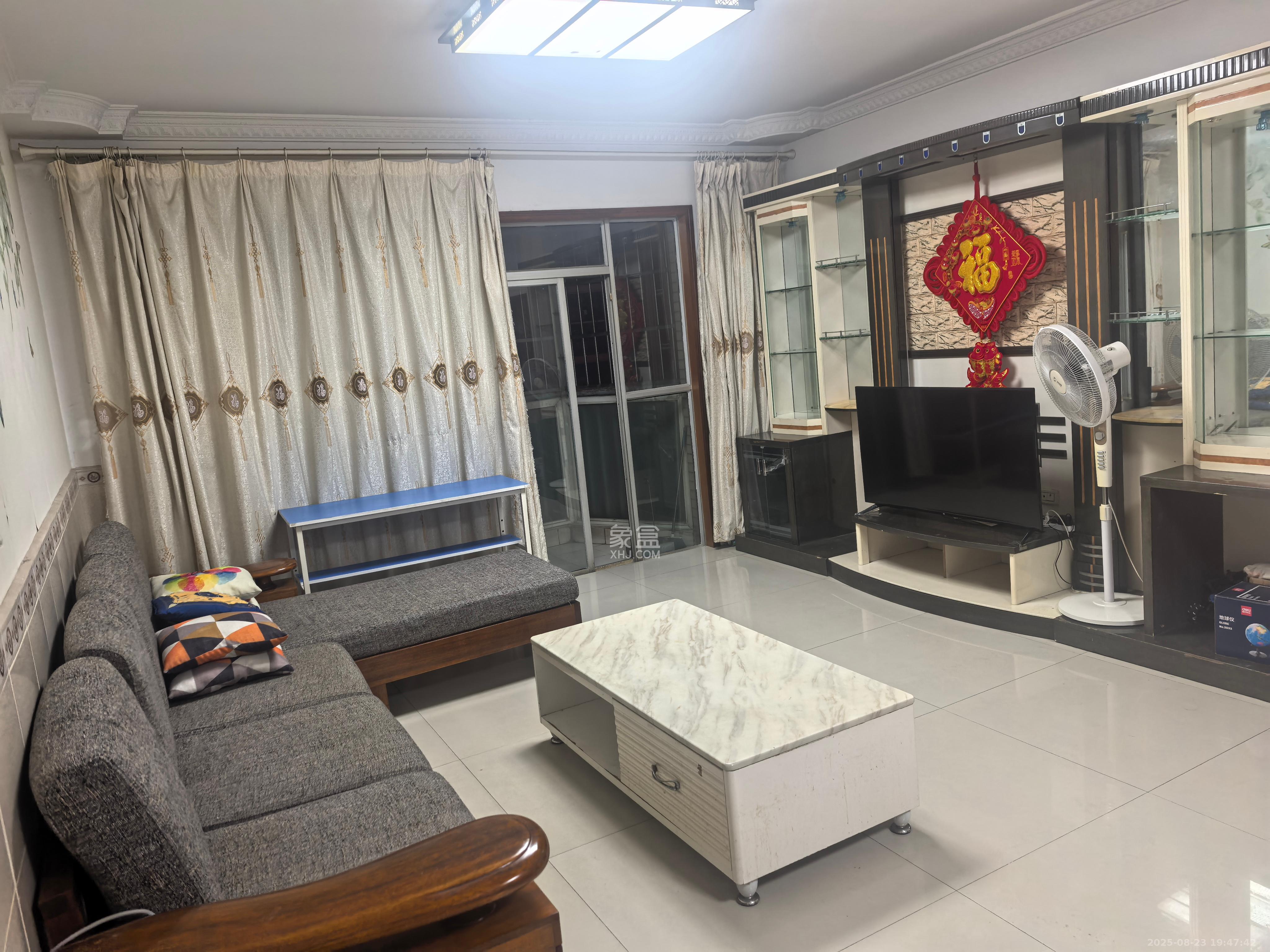 香海西岸  3室2厅1卫   2700.00元/月