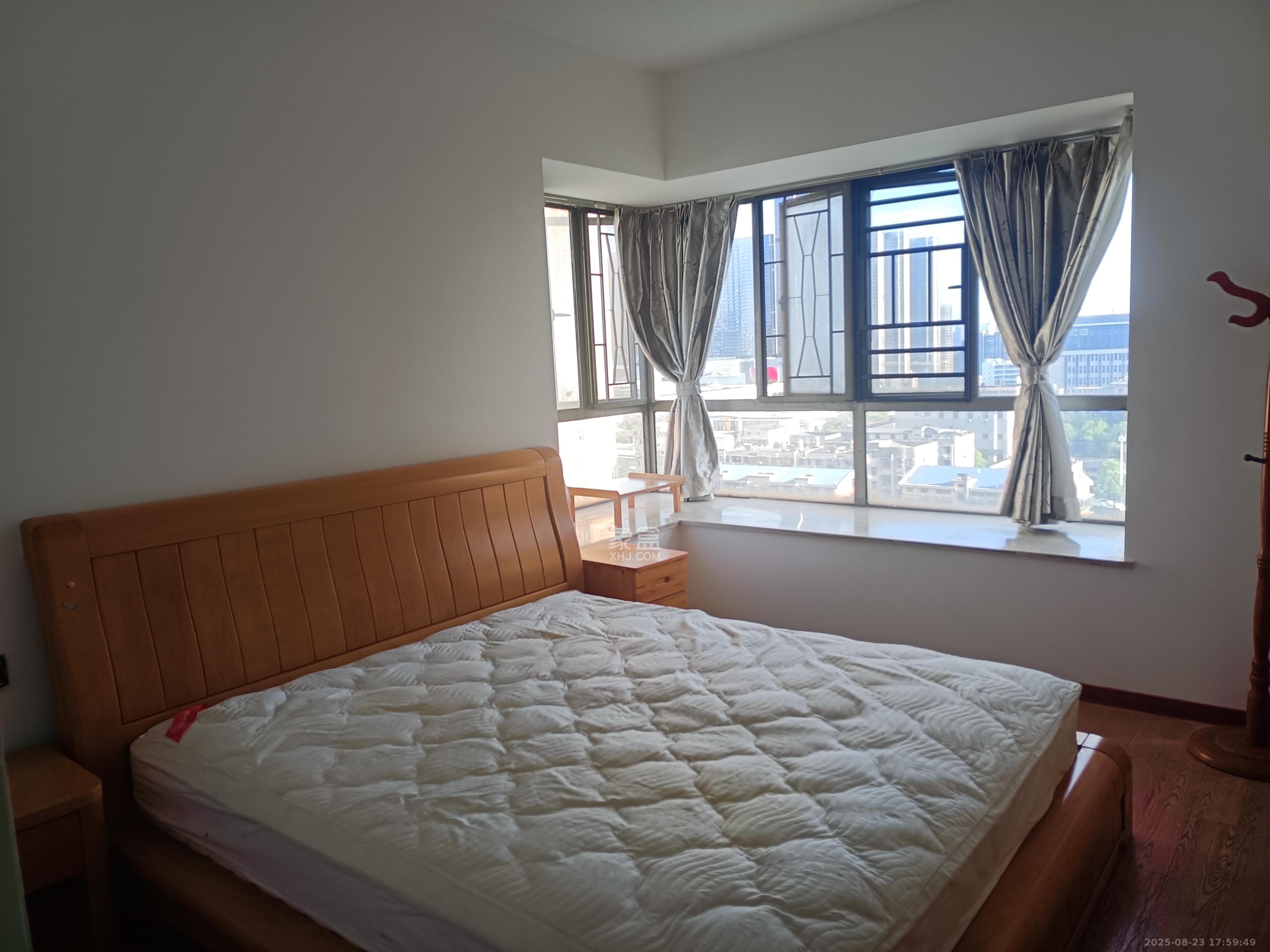 西岸润泽府  4室2厅2卫   3800.00元/月室内图