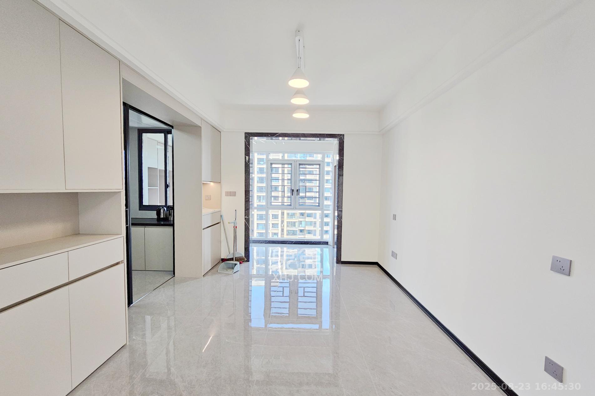 长房东旭国际  3室2厅2卫    175.0万 长房东旭国际  3室2厅2卫    175.0万客厅