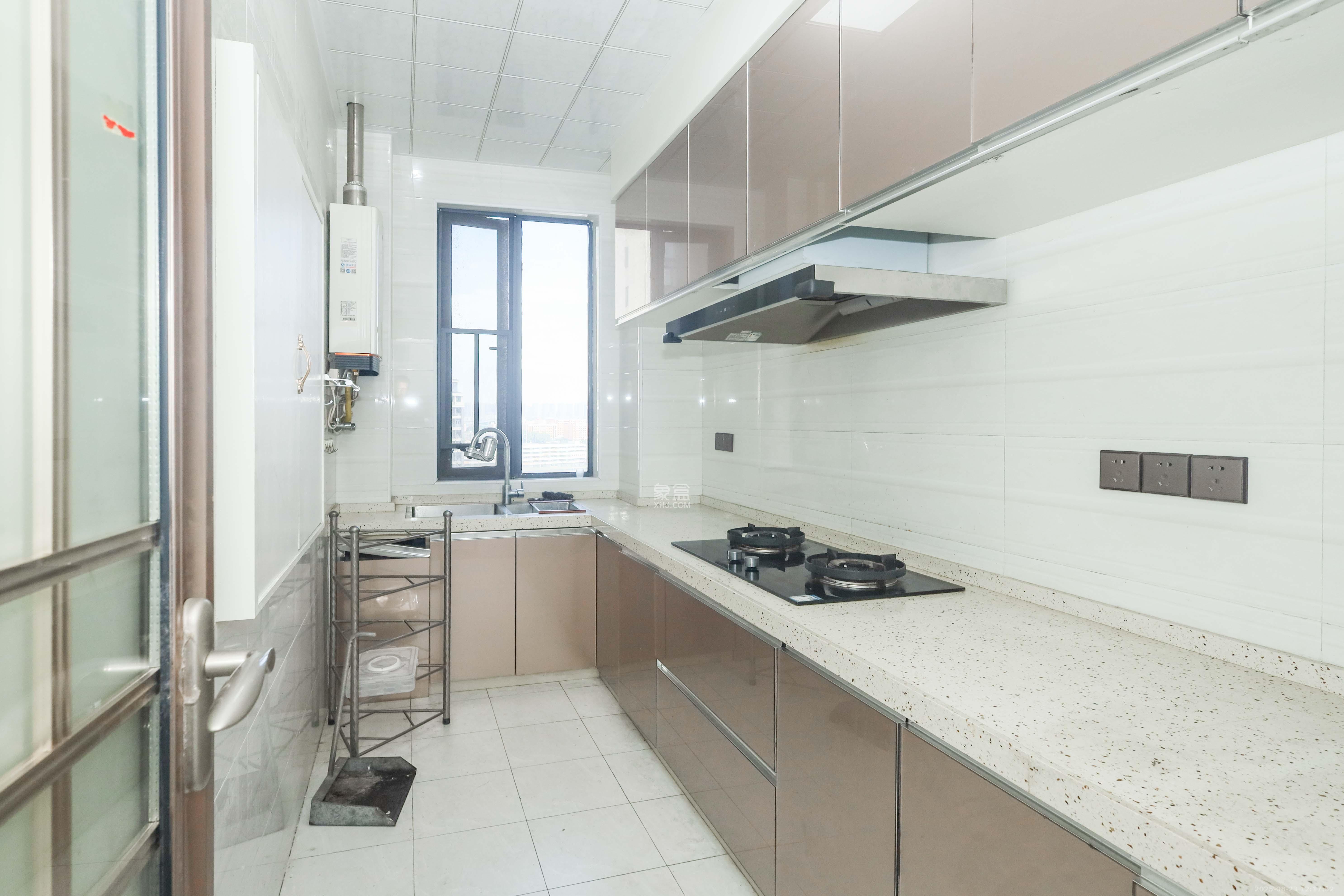 润芳园  4室2厅2卫    125.0万 润芳园  4室2厅2卫    125.0万厨房