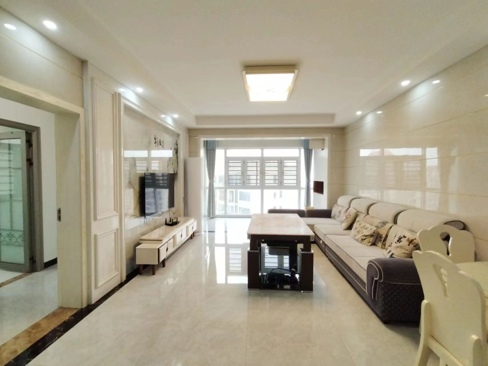 五江碧桂园城市广场 3室2厅2卫 58.8万 五江碧桂园城市广场 3室2厅2卫 58.8万客厅