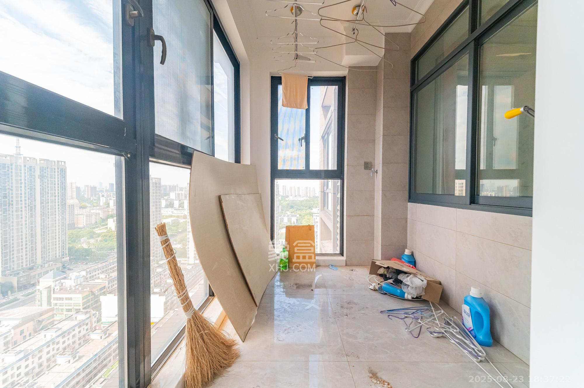 松雅湖壹号  4室2厅1卫    119.8万阳台