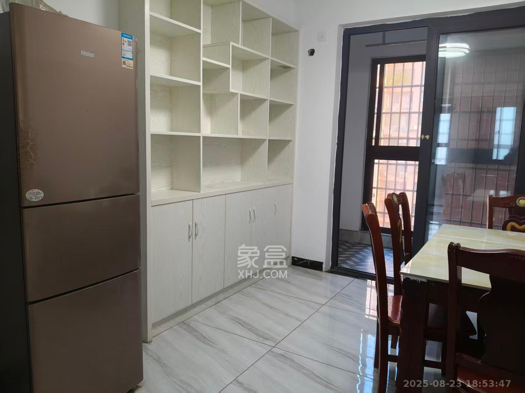 华龙家园(和泰家园)  3室2厅1卫    2050.0元/月 华龙家园(和泰家园)  3室2厅1卫    2050.0元/月室内图1