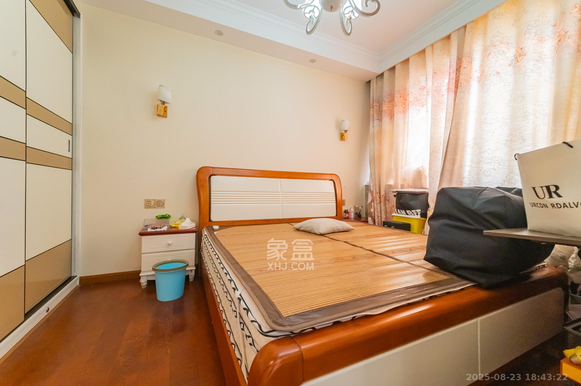 MOMA当代广场  4室2厅1卫    75.88万 MOMA当代广场  4室2厅1卫    75.88万卧室