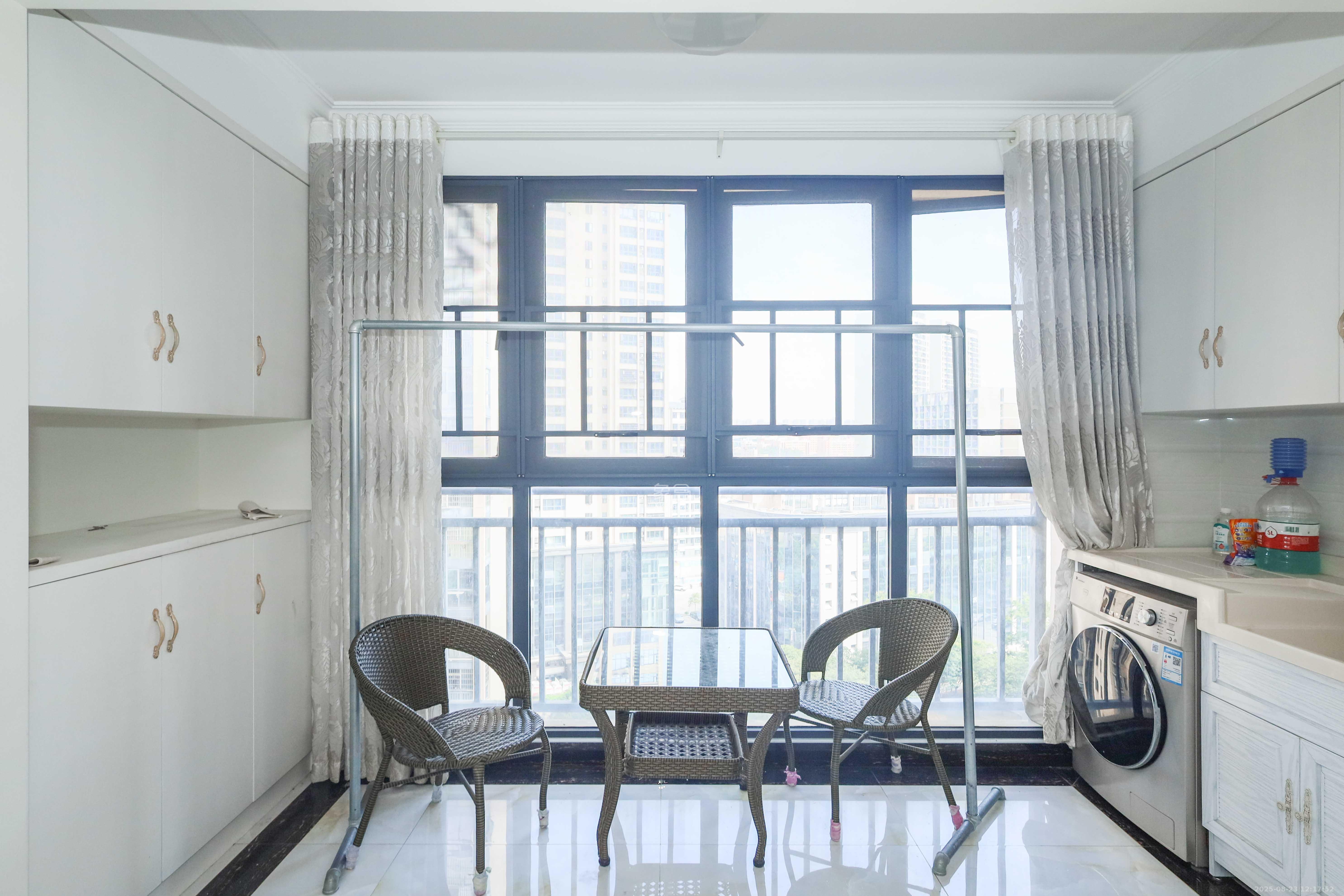 润芳园  4室2厅2卫    125.0万 润芳园  4室2厅2卫    125.0万阳台