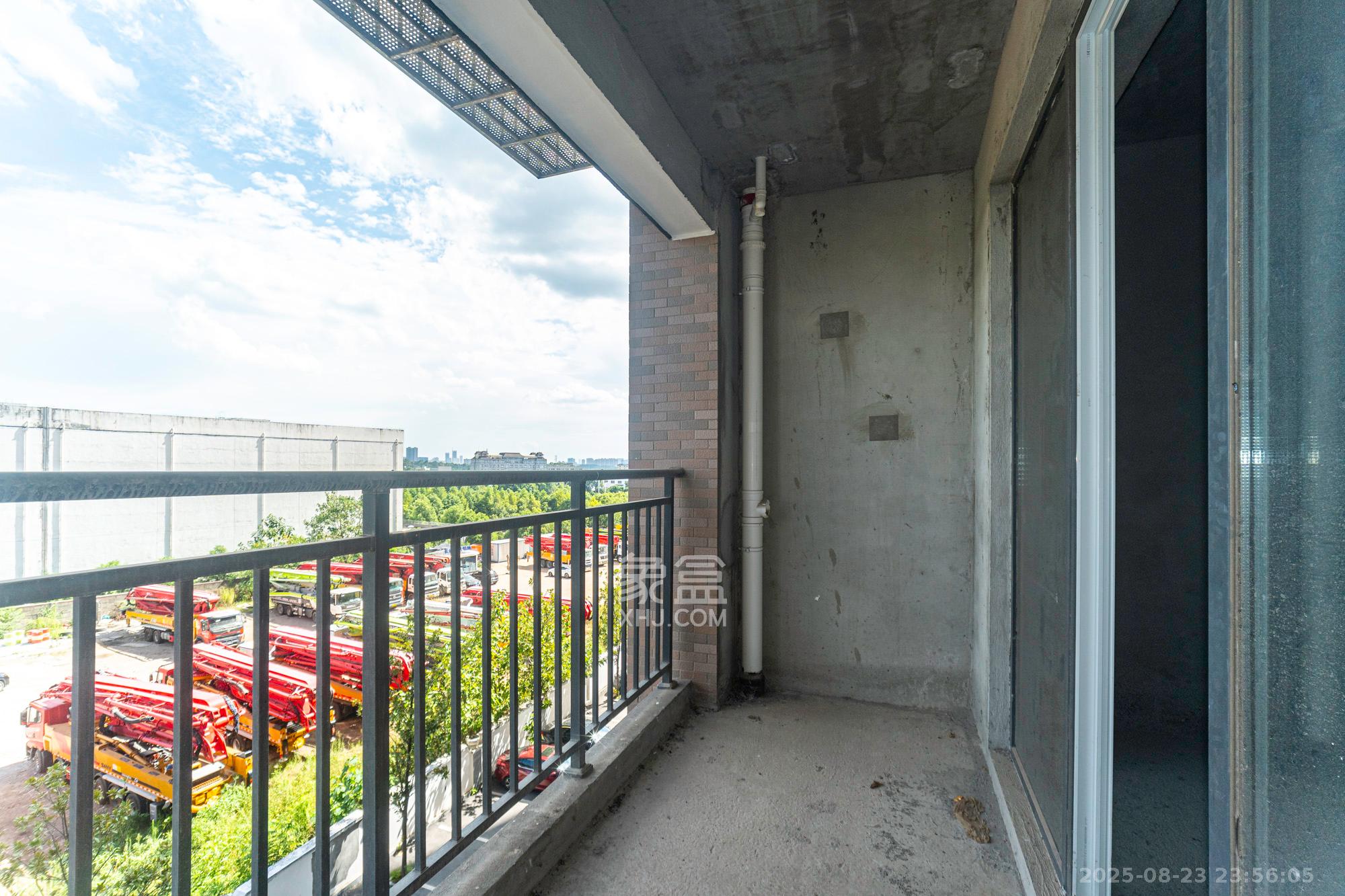 中安善化国际 3室2厅2卫 60.0万 中安善化国际 3室2厅2卫 60.0万阳台