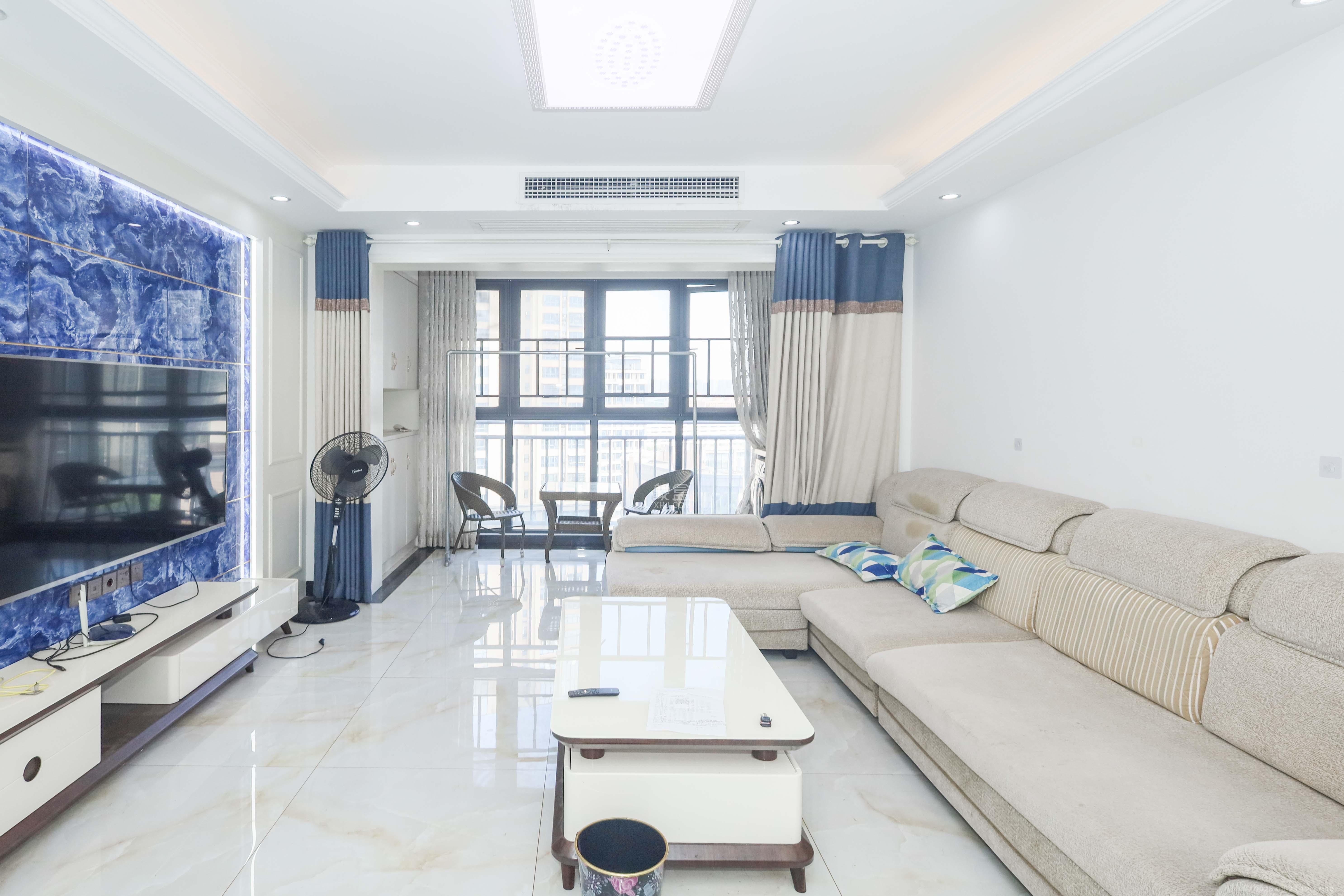 润芳园  4室2厅2卫    125.0万 润芳园  4室2厅2卫    125.0万客厅