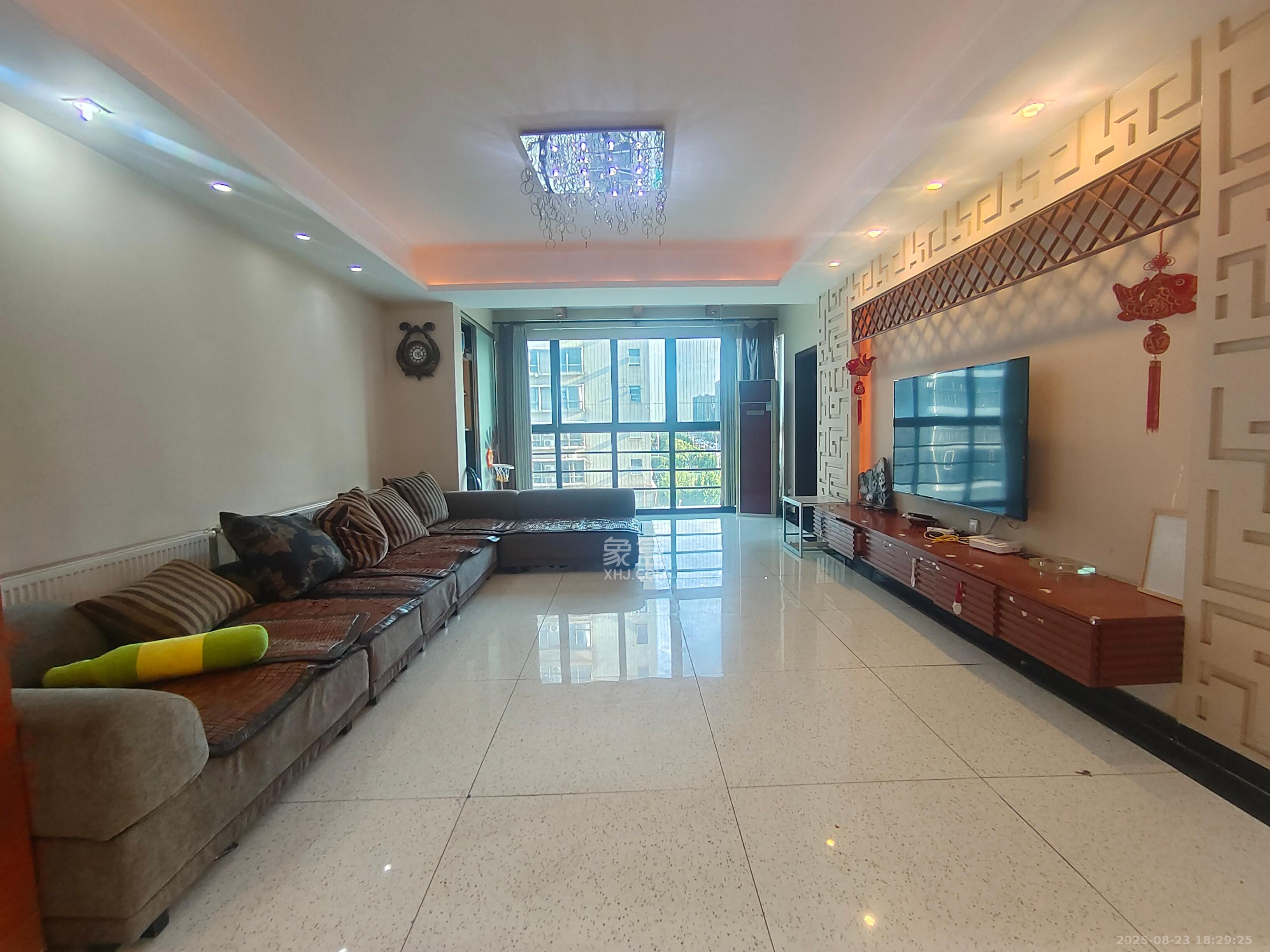 通泰梅岭苑  4室2厅2卫    4200.0元/月 通泰梅岭苑  4室2厅2卫    4200.0元/月