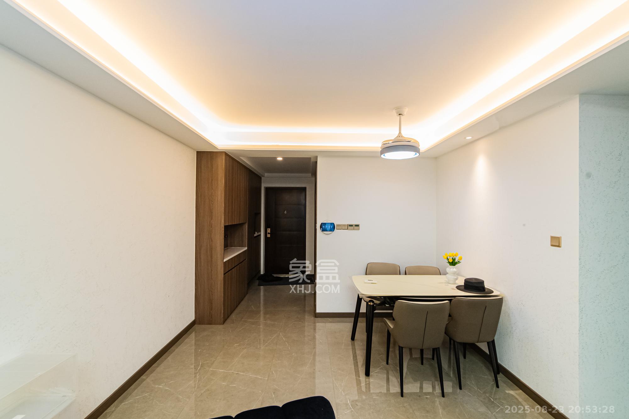 龙湖春江天玺  3室2厅2卫    145.0万 龙湖春江天玺  3室2厅2卫    145.0万客厅