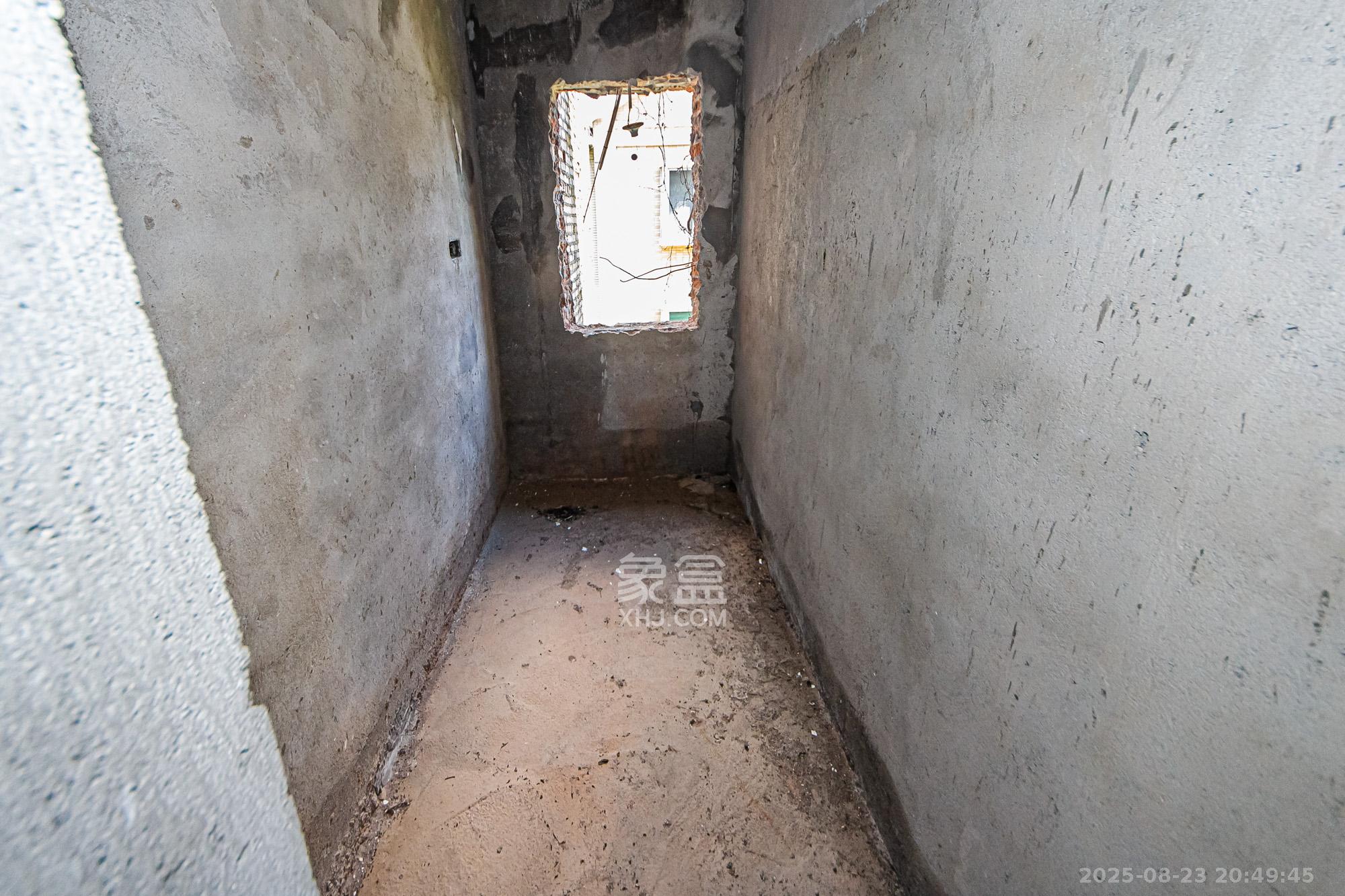 长泰豪园  5室3厅3卫    455.0万卫生间