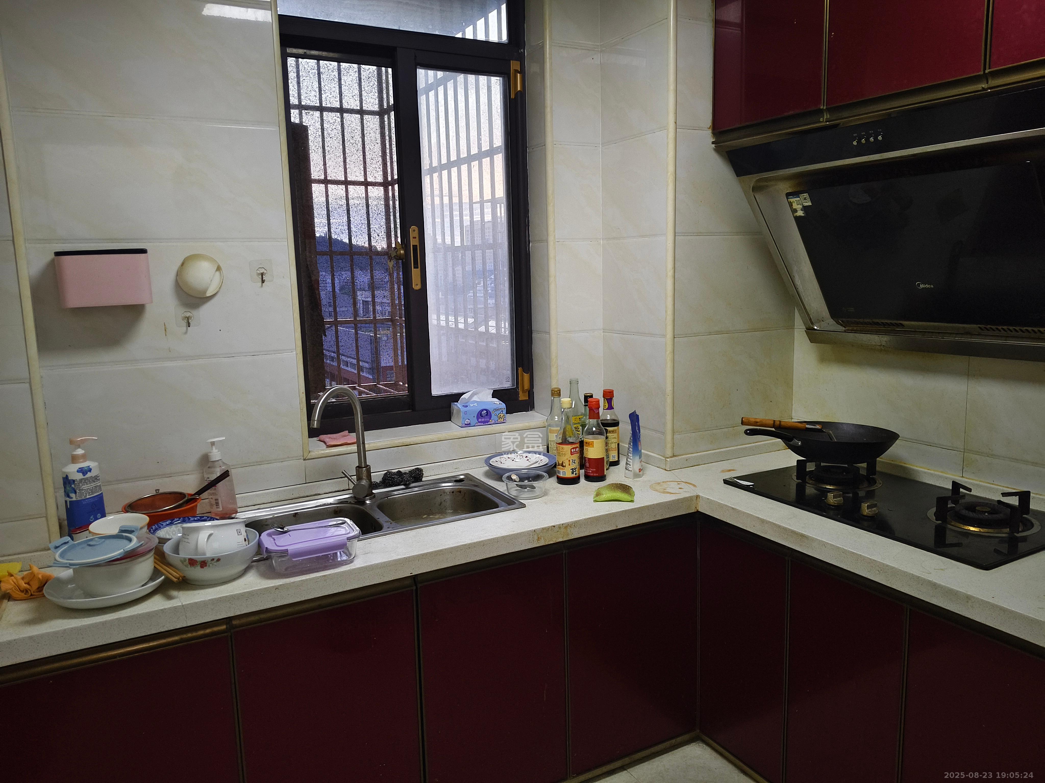 荷韵园  1室0厅0卫    1600.0元/月 荷韵园  1室0厅0卫    1600.0元/月室内图