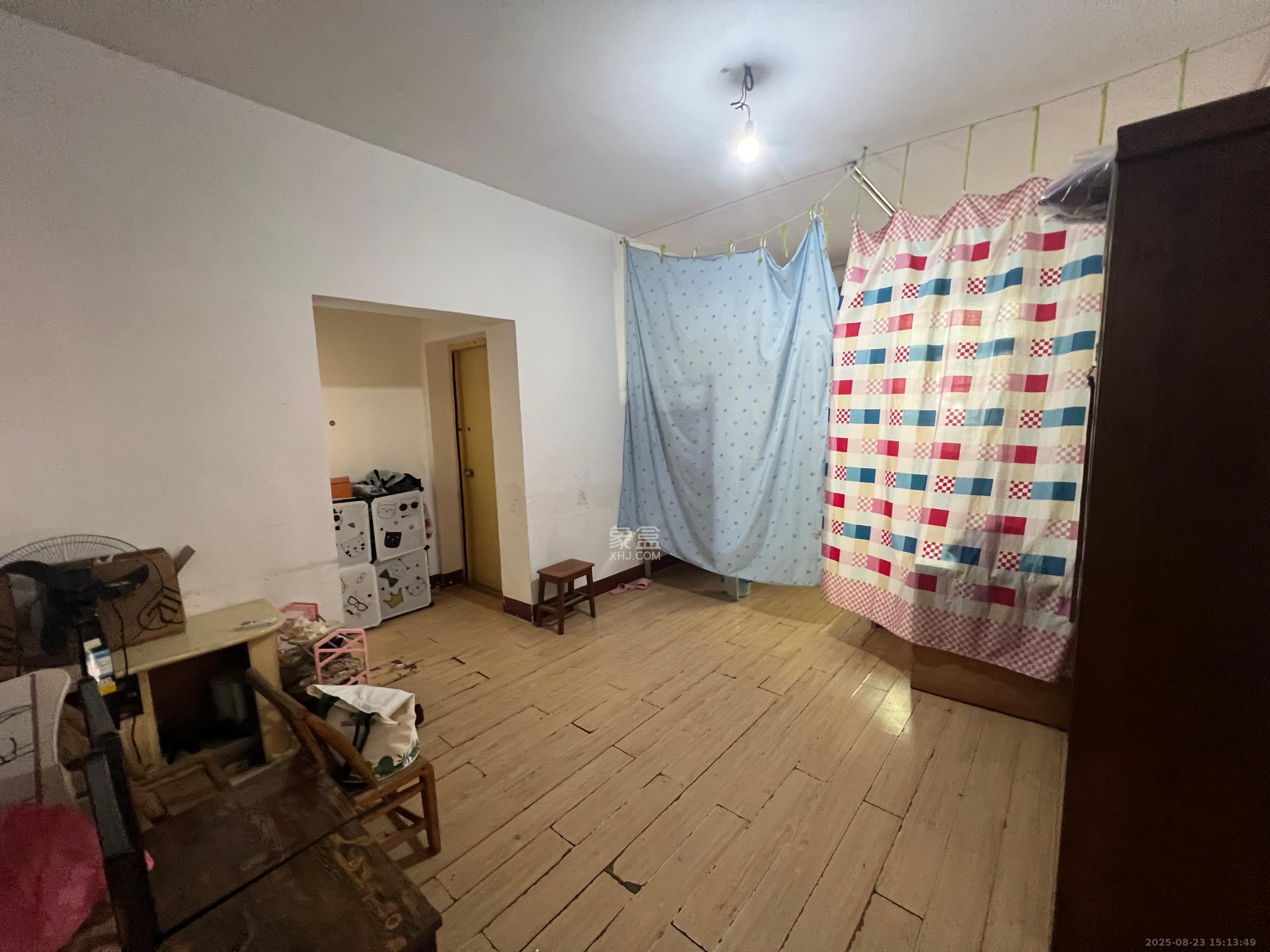 通程物流宿舍 3室1厅1卫 1600.0元/月 通程物流宿舍 3室1厅1卫 1600.0元/月室内图