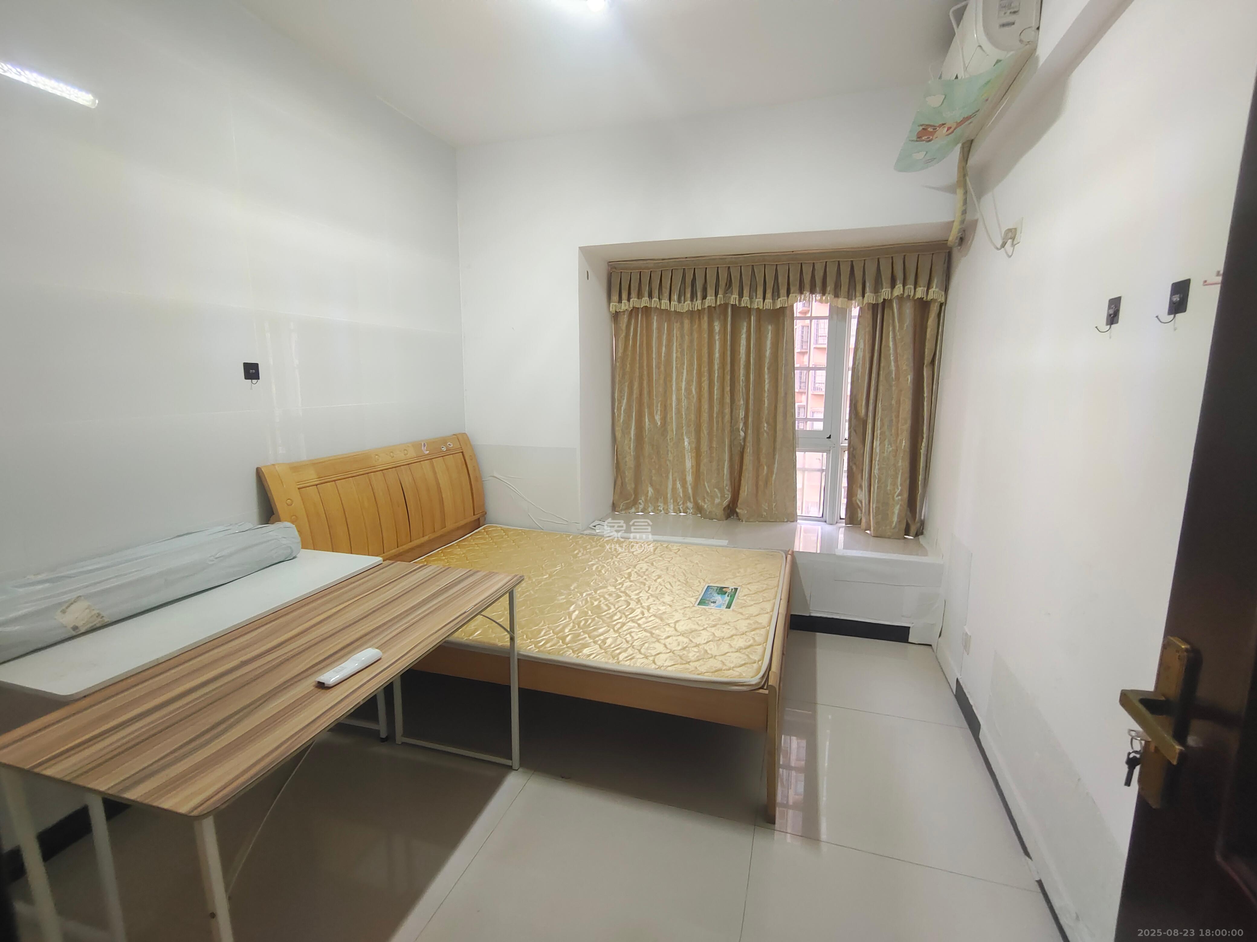 家和苑(原梅溪湖保障性住房一期) 3室2厅1卫 2300.0元/月 家和苑(原梅溪湖保障性住房一期) 3室2厅1卫 2300.0元/月室内图