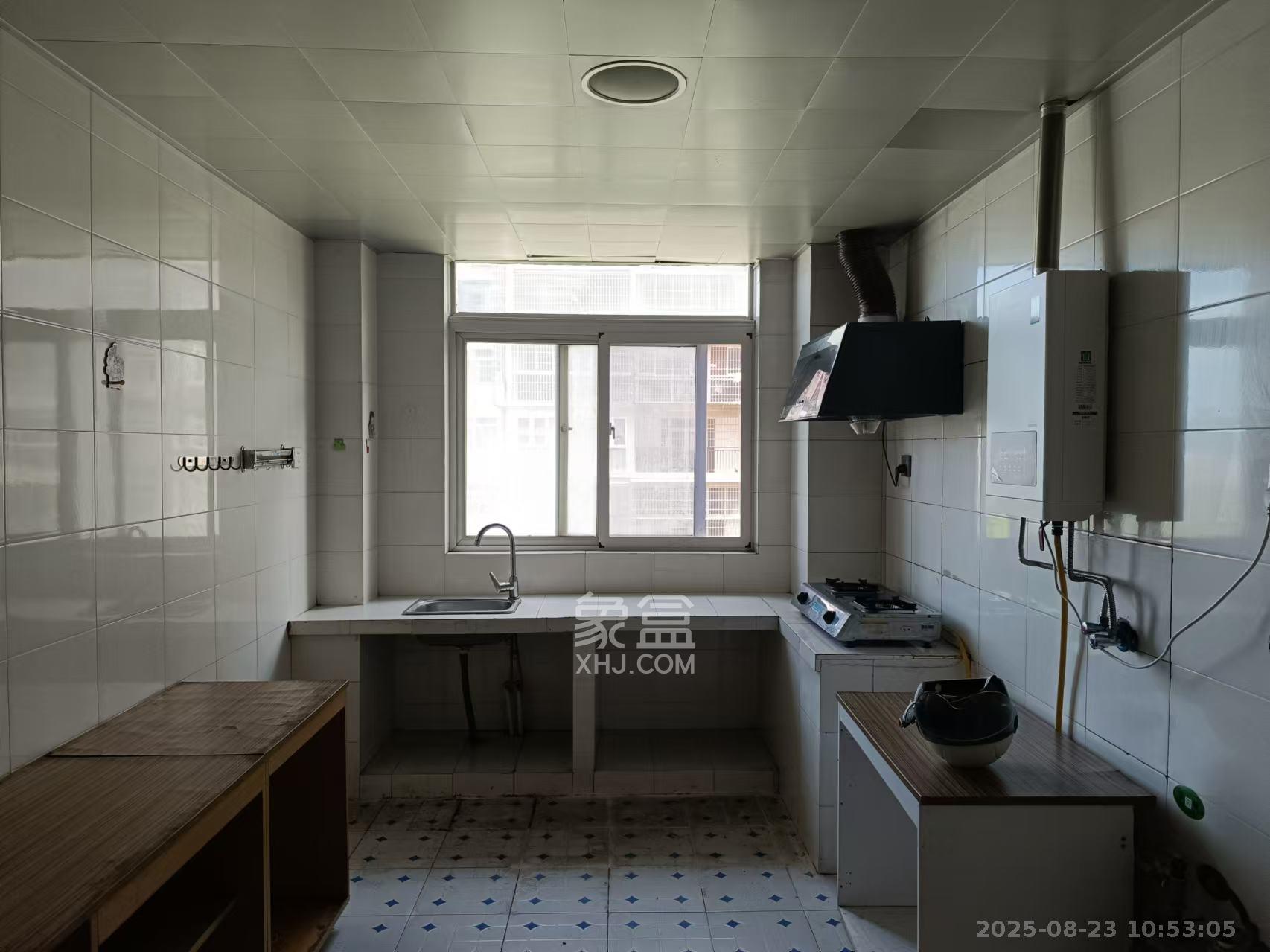 木莲花苑  3室2厅2卫    2000.0元/月室内图