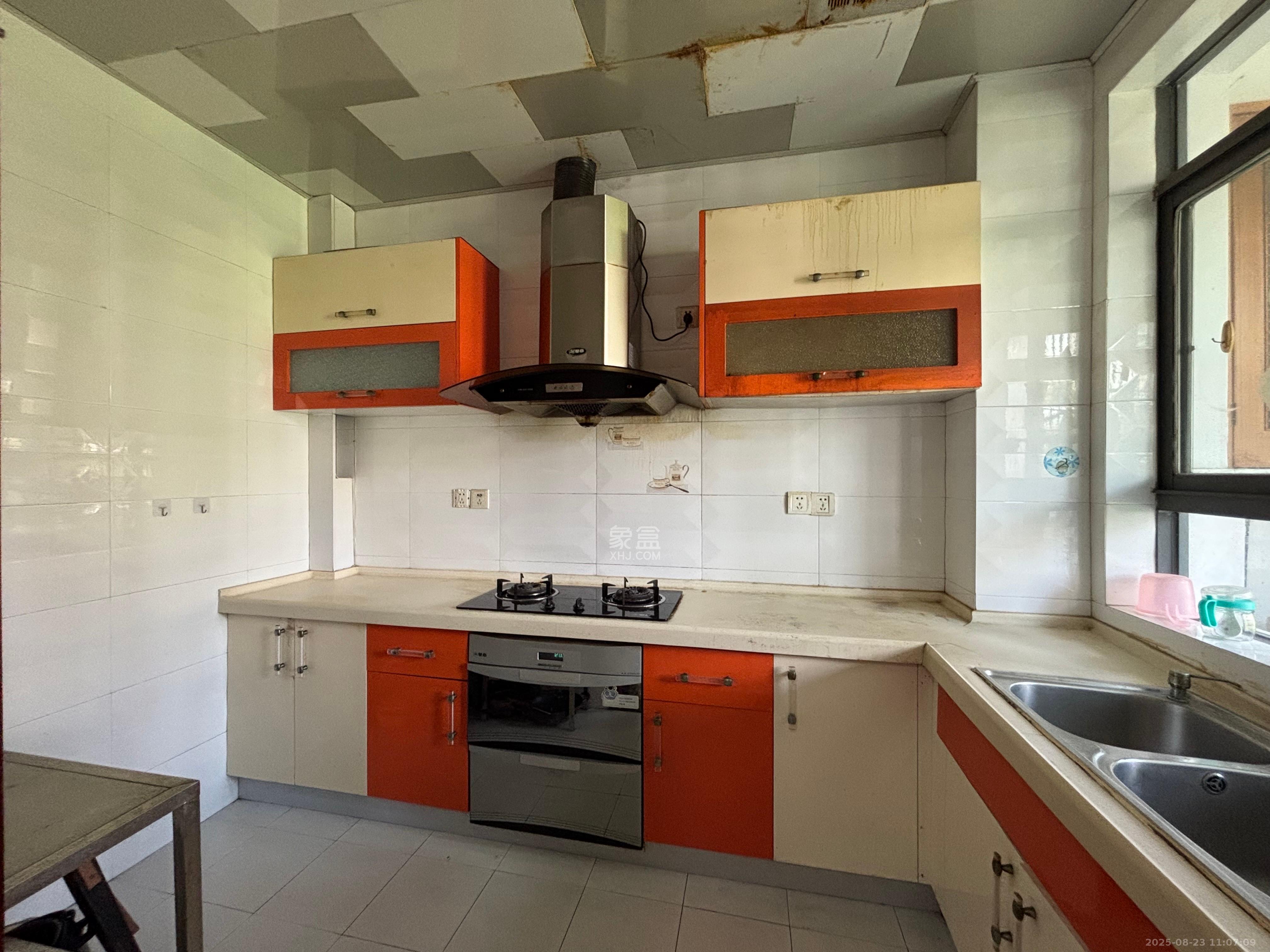 万煦园  3室2厅2卫    2000.0元/月室内图