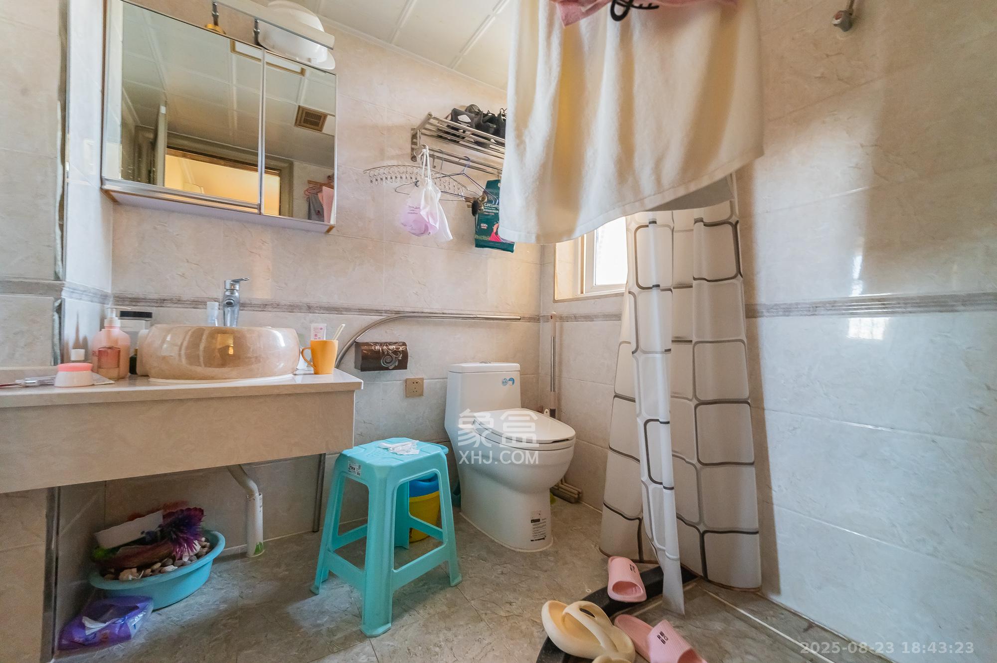 MOMA当代广场  4室2厅1卫    75.88万 MOMA当代广场  4室2厅1卫    75.88万卫生间