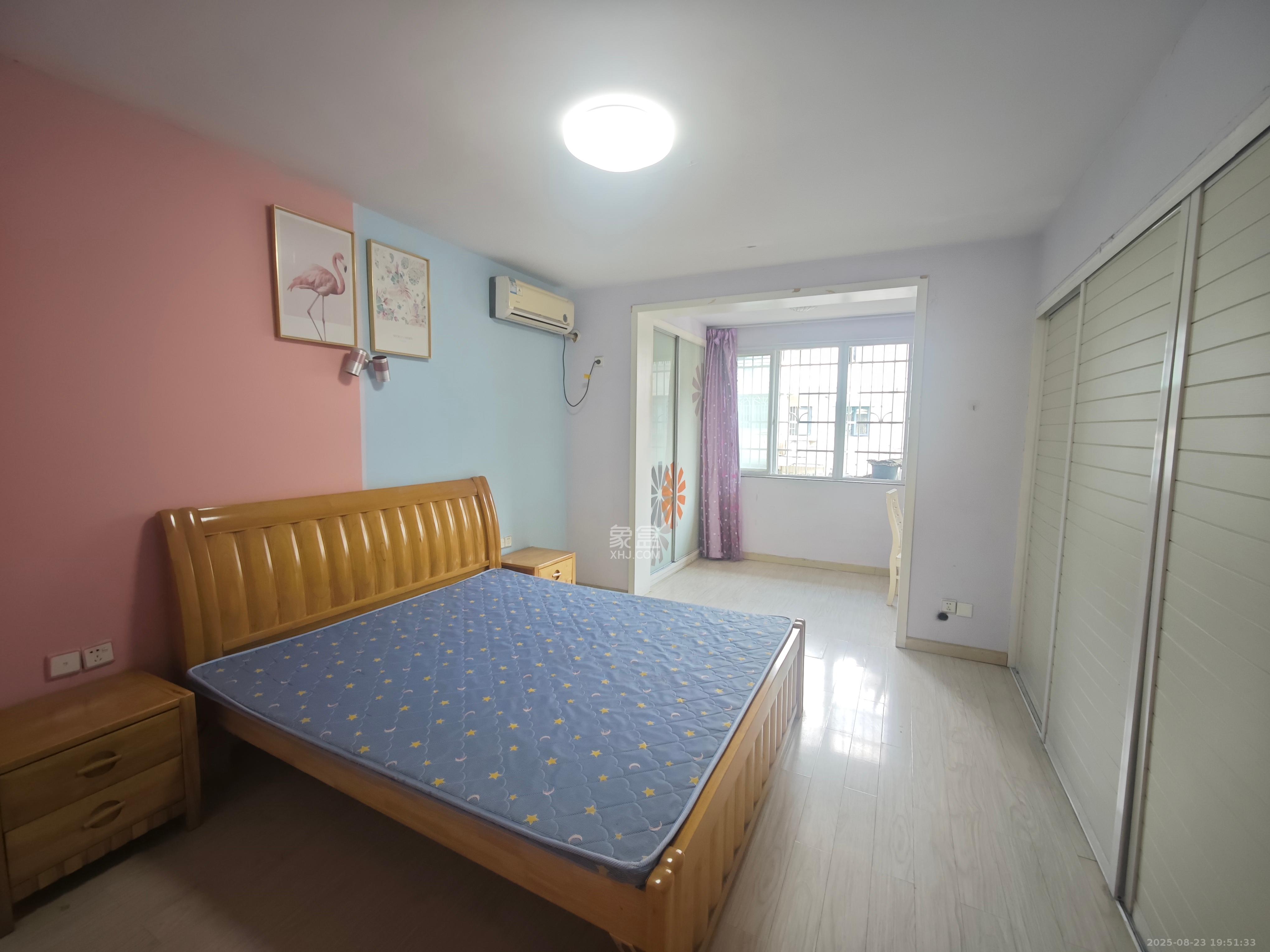 红叶山庄  3室2厅2卫    2500.0元/月 红叶山庄  3室2厅2卫    2500.0元/月室内图